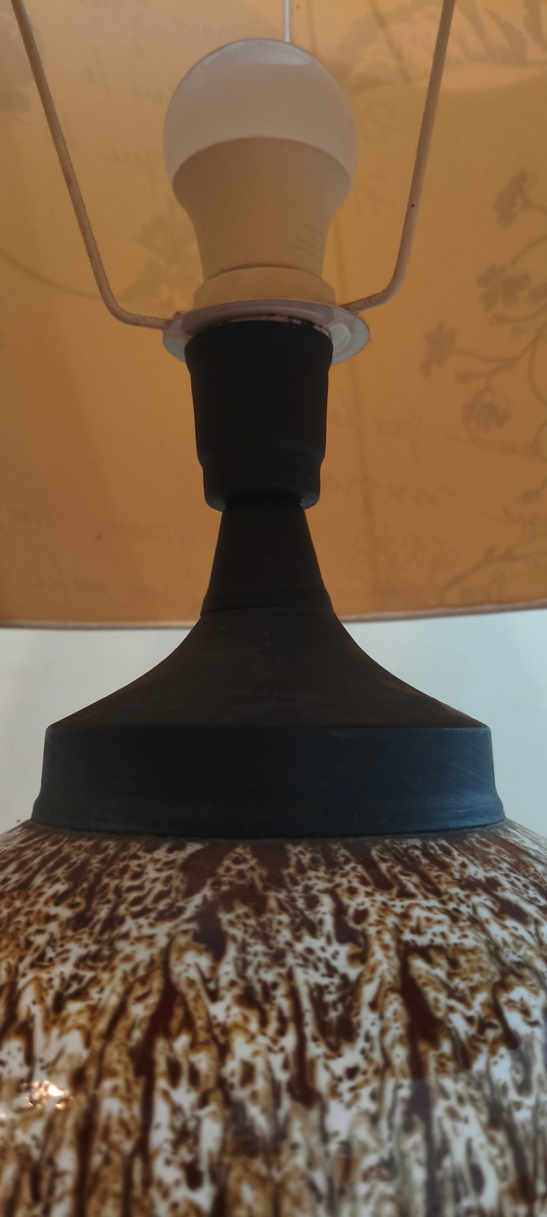 Abajur grande em cerâmica