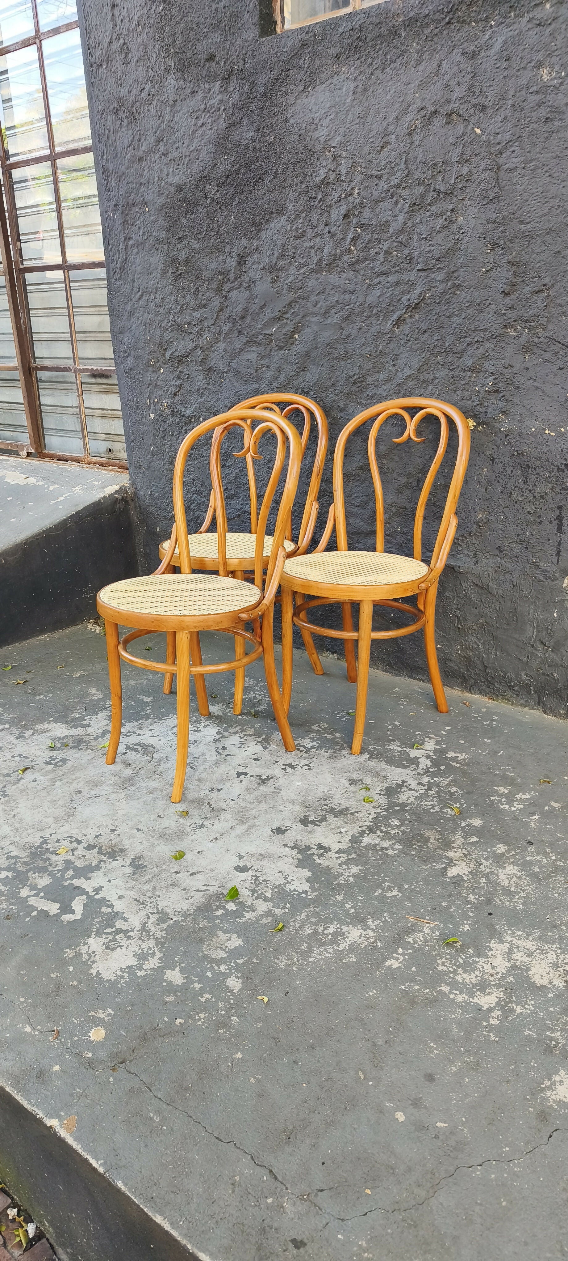 3 Cadeiras Thonart com palhinha (valor unitário)