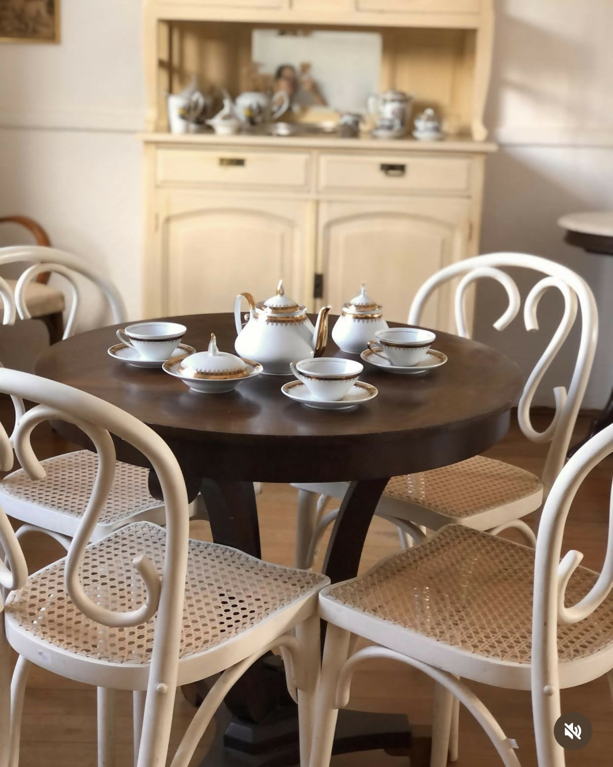 Cadeira Thonet com madeira em branco e assento em palhinha