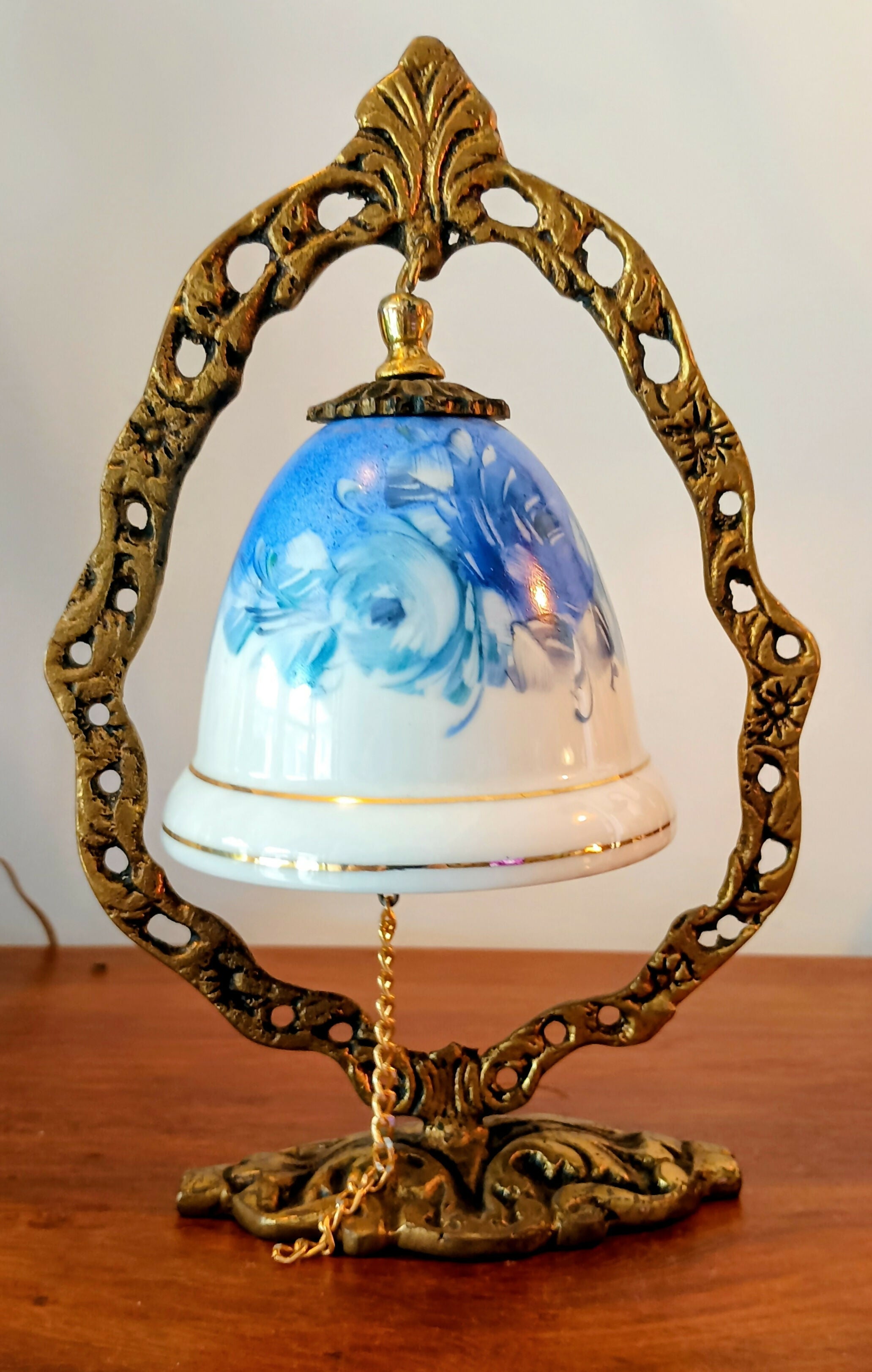 SINO DE MESA EM BRONZE E PORCELANA FLORAL