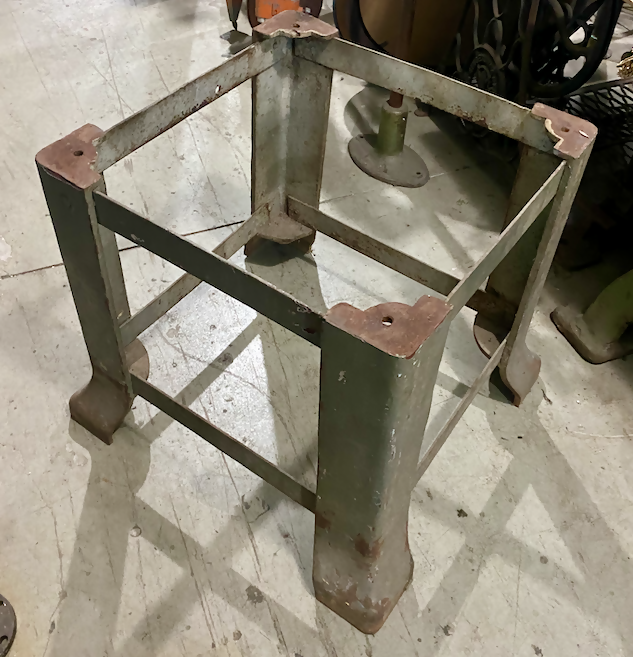 Base de mesa antiga - estilo industrial