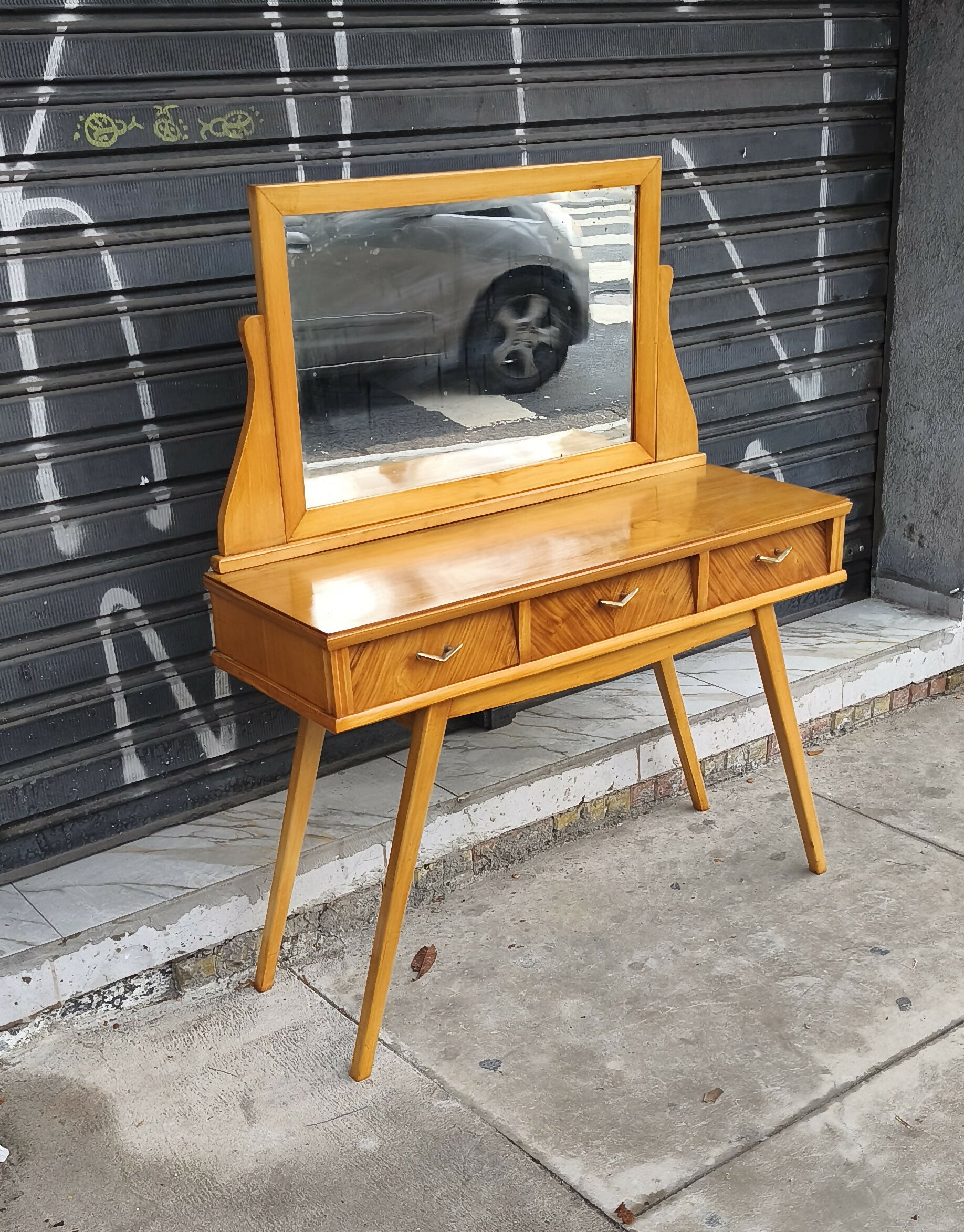 Penteadeira Pé Palito com espelho bisotado