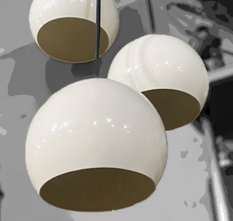 Lustre pendente antigo e restaurado em bege claro