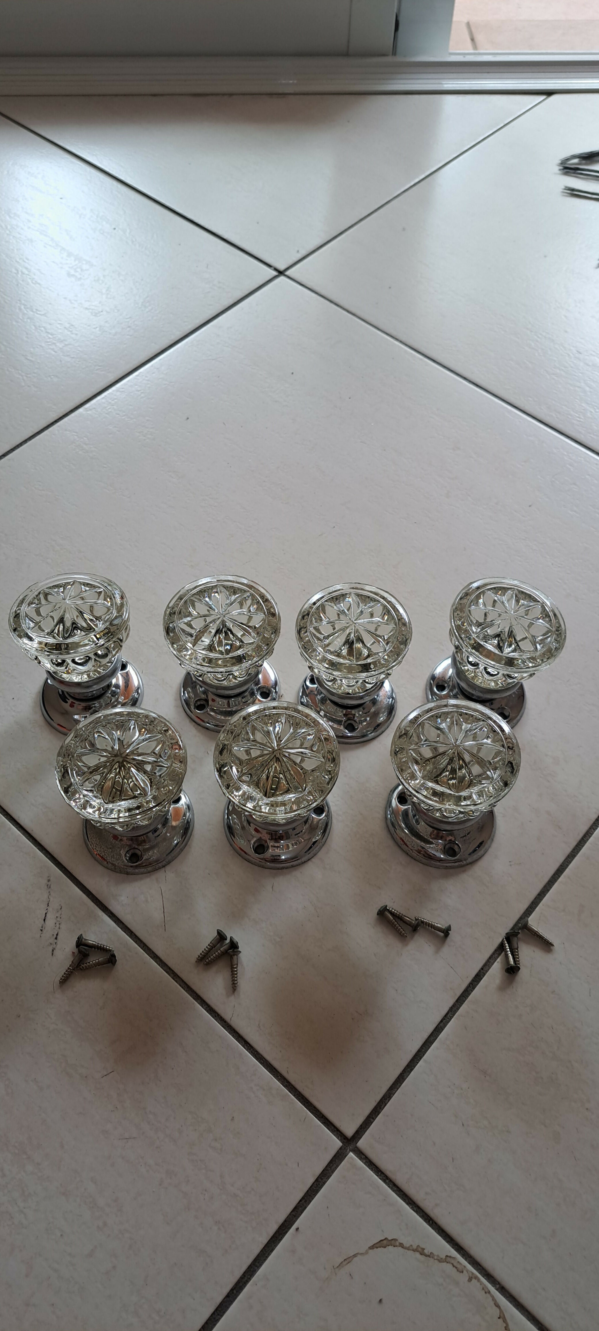 Kit com 7 puxadores em vidro de época