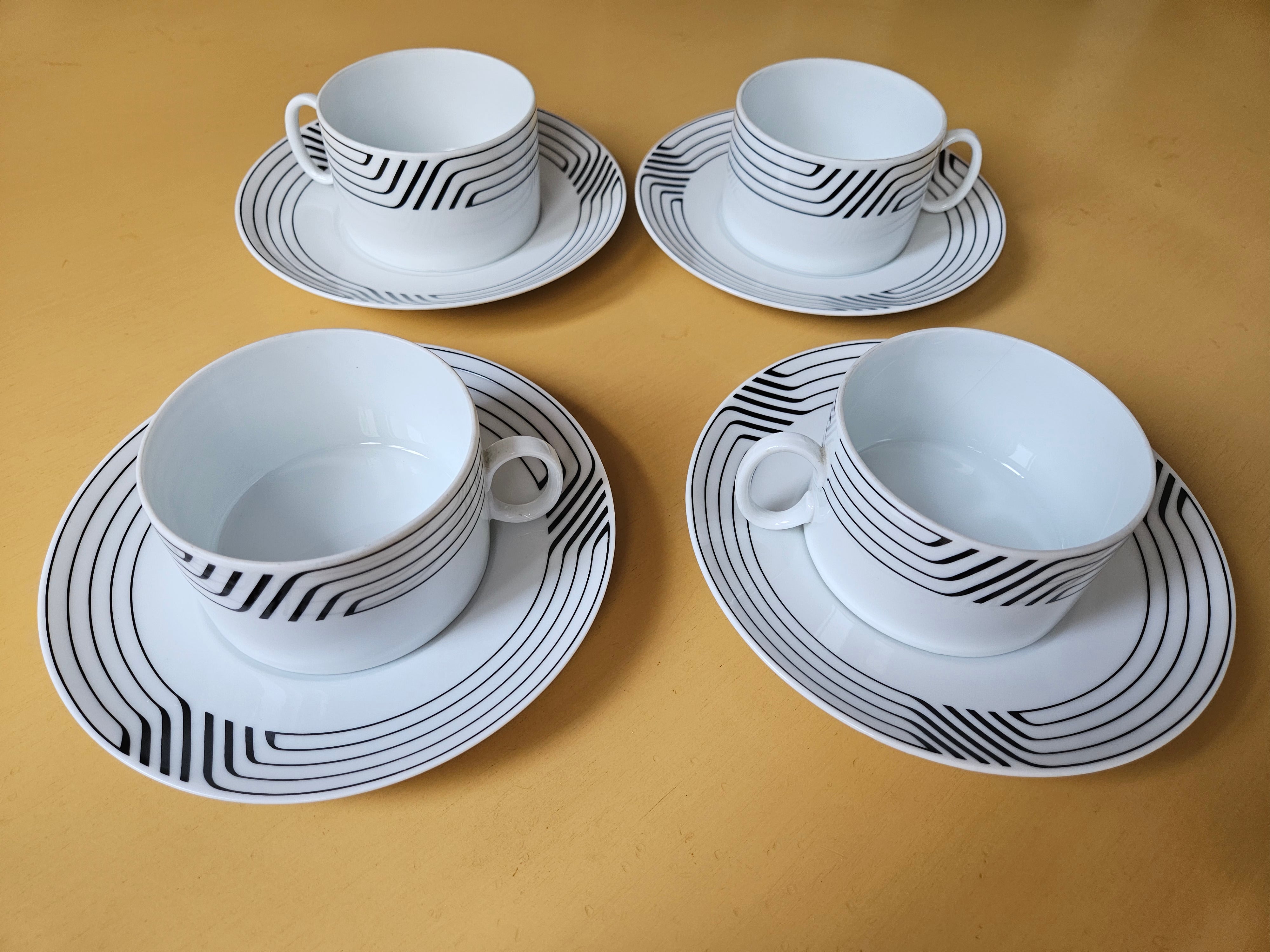 Xícaras de Chá - Porcelana Renner (Modelo Médaillon) - lote com 4 peças