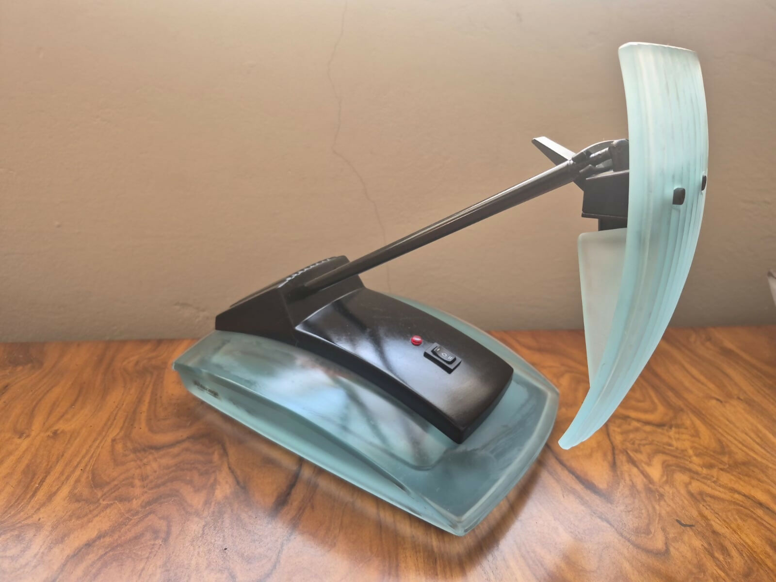 Luminária de mesa em murano da renomada manufatura A.V. Mazzega.