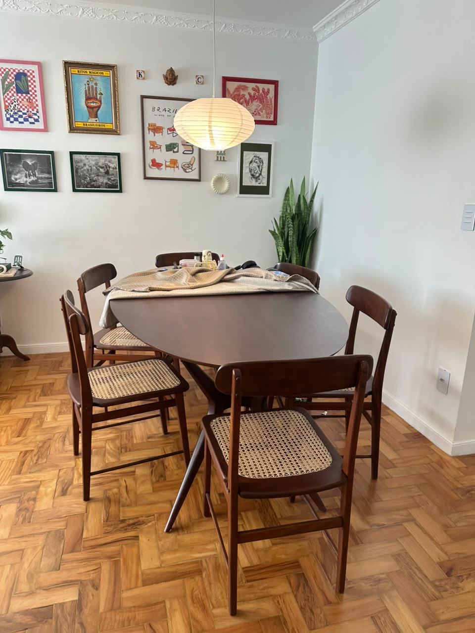 Mesa de Jantar Oval em Madeira Maciça