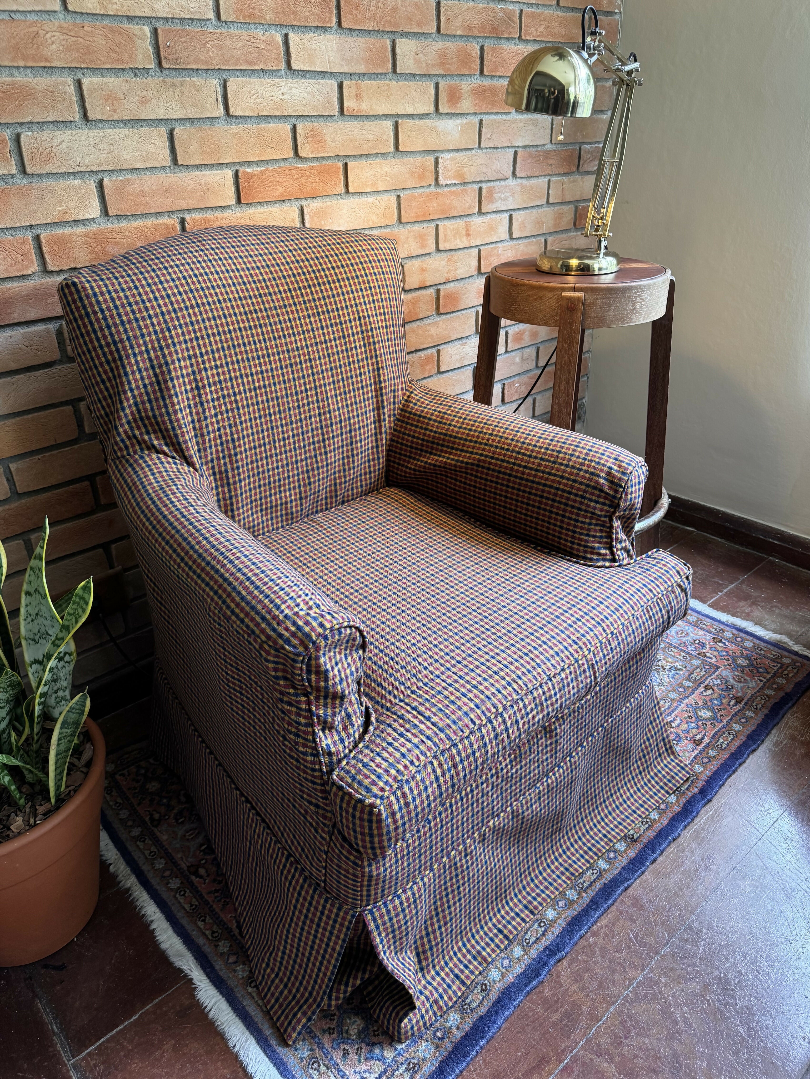 Linda poltrona anos 60 com capa em tecido nobre xadrez