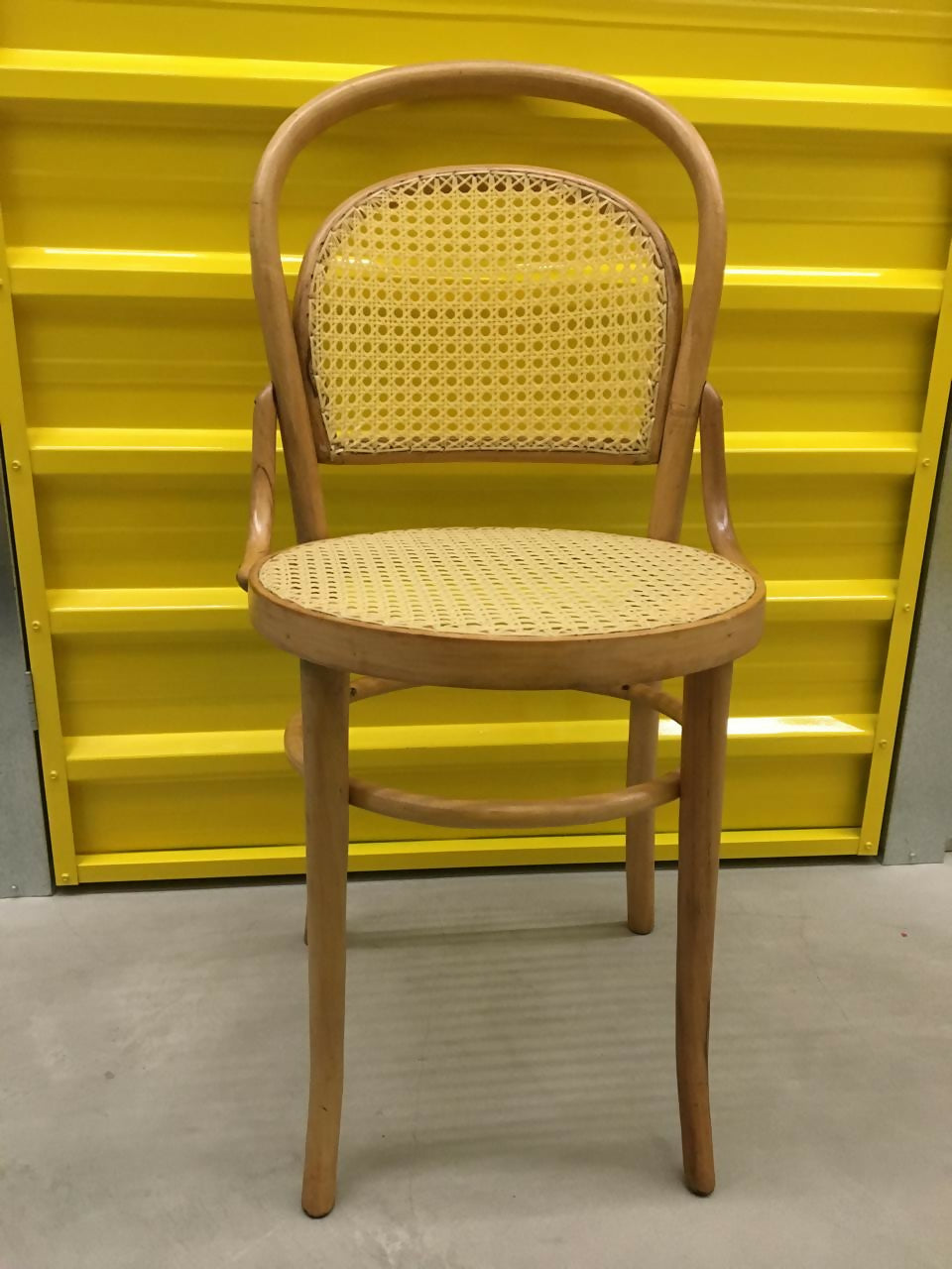 Par de cadeiras Thonet com encosto em palhinha