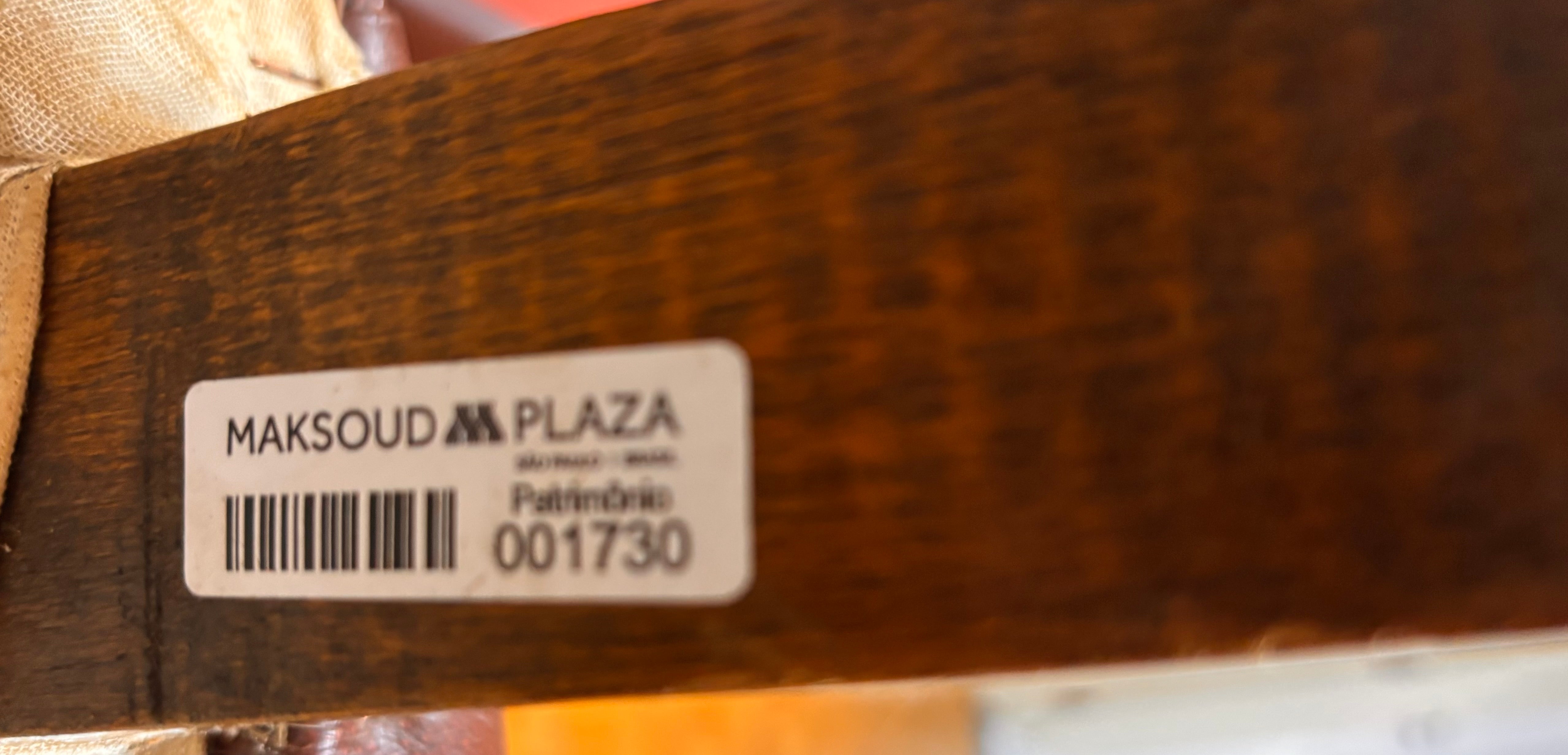Poltrona em couro marrom do Hotel Maksoud Plaza em estilo inglês vintage década 1980 