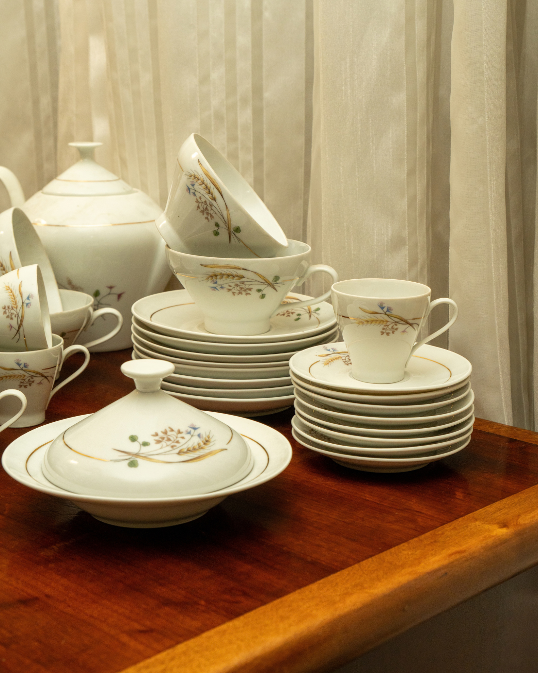 Jogo de Chá/Café em Porcelana Completo