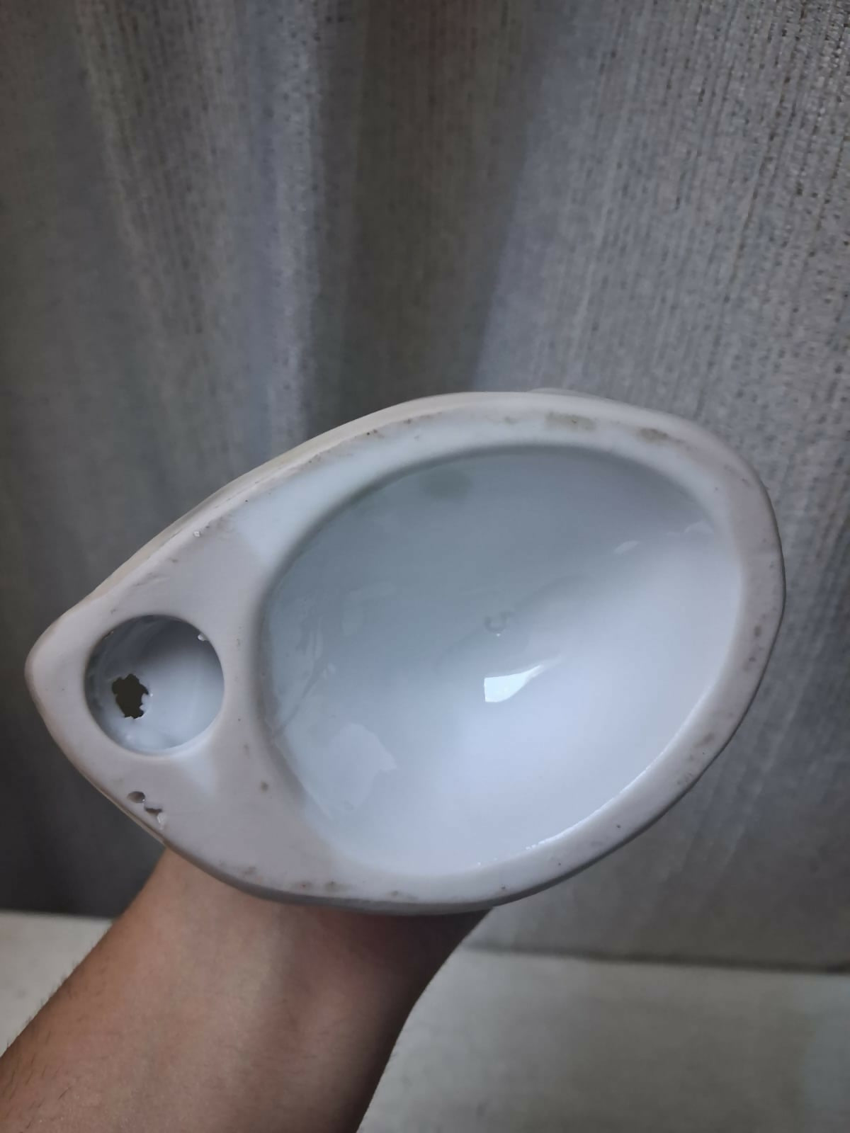 Estátua de porcelana - Mulher com vestido verde e cachorrinho