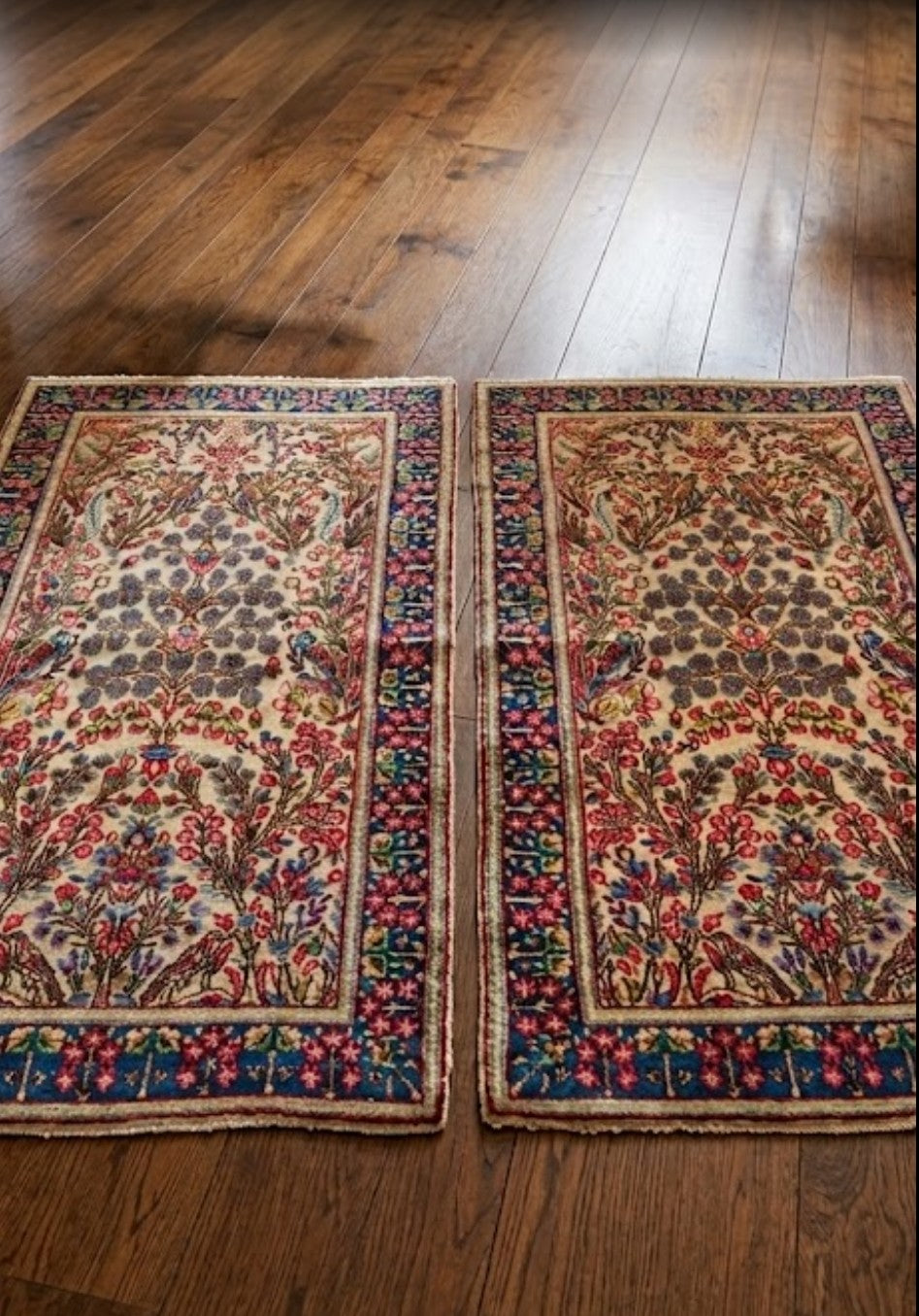 Par de Tapetes Persas Kerman Legítimos (1,50 x 0,88 cada) – Padrão Árvore da Vida (Pendant)