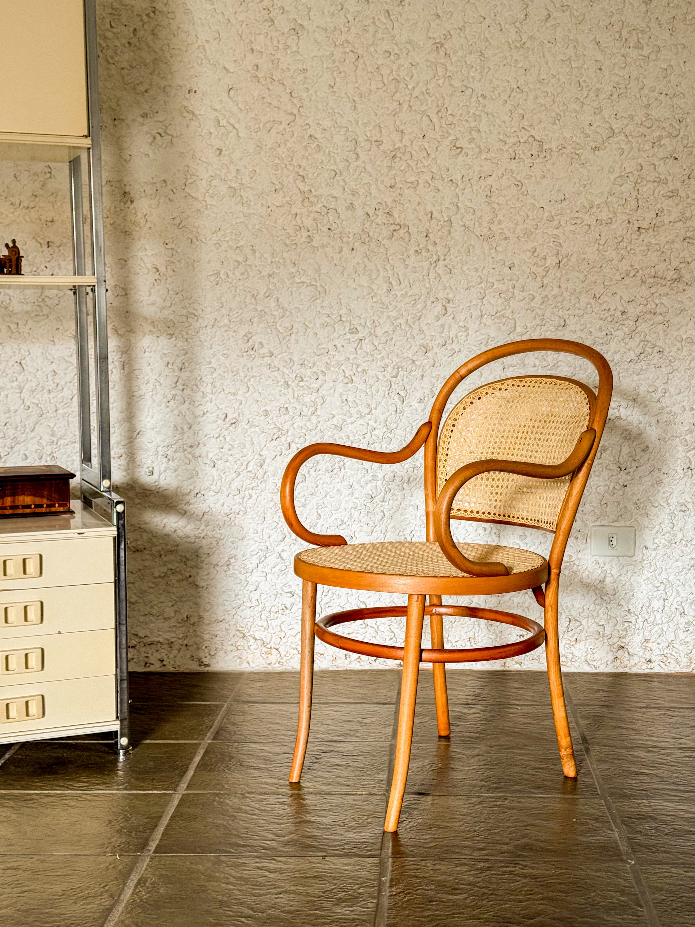 Cadeira Thonet com braços (Thonart) - restaurada 