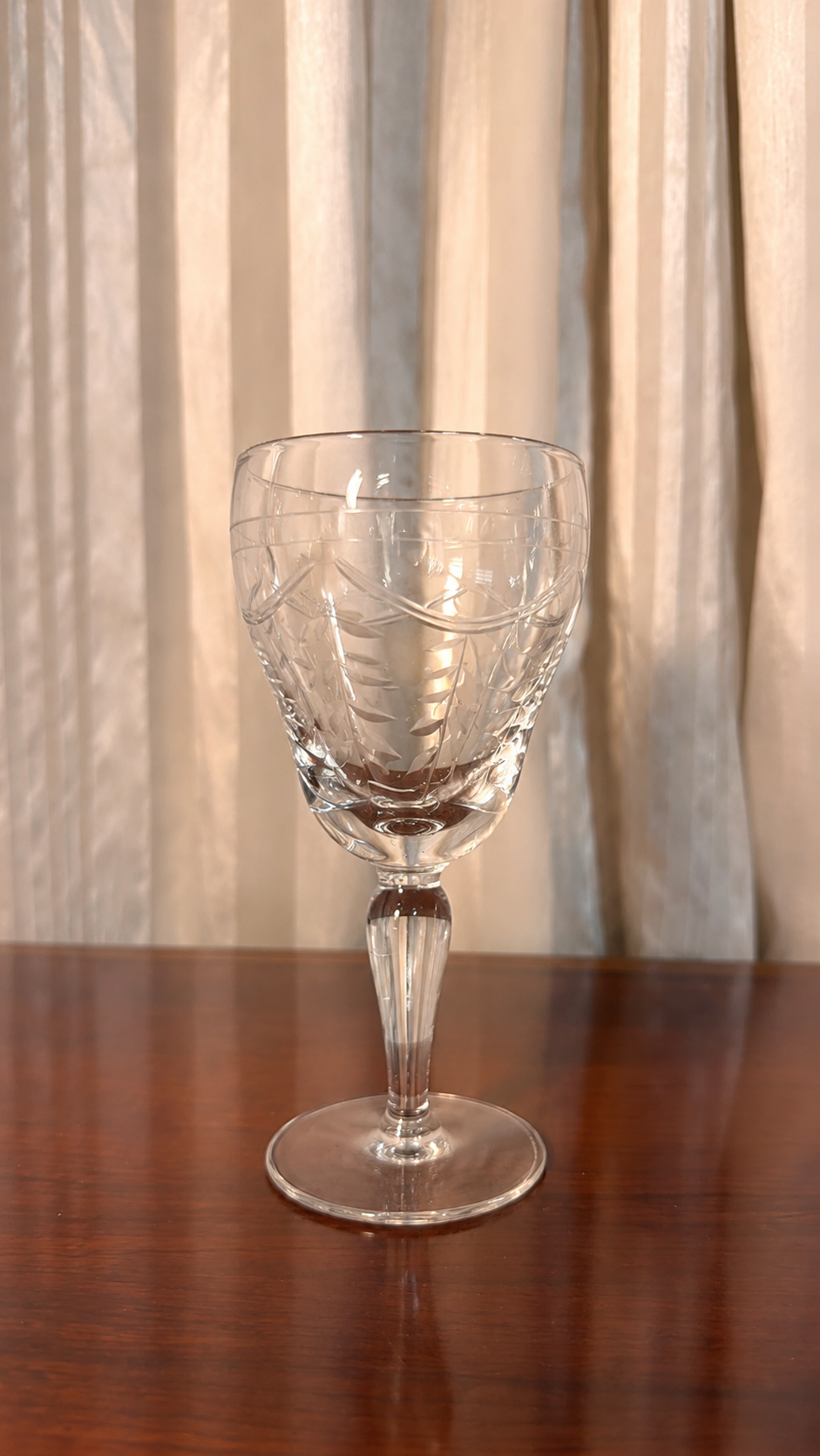 Conjunto com 6 Taças para Vinho Tinto em Vidro com Decoração Ramagens