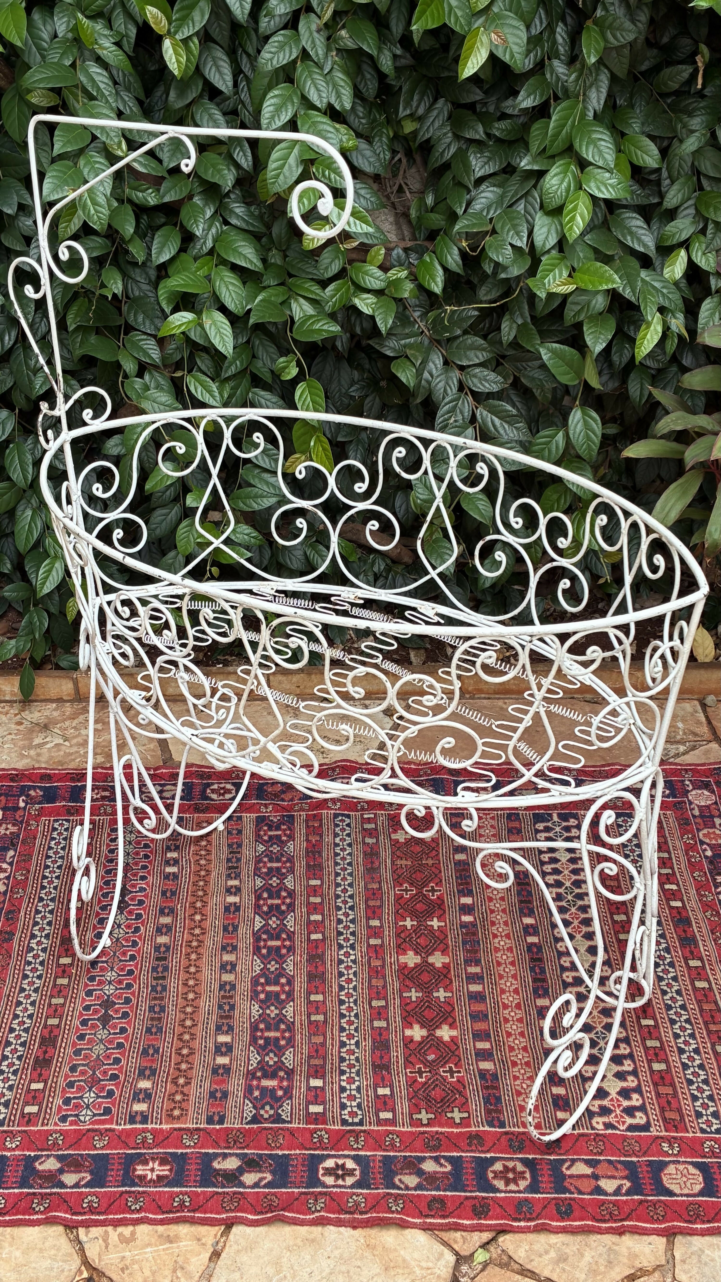 Berço antigo de ferro