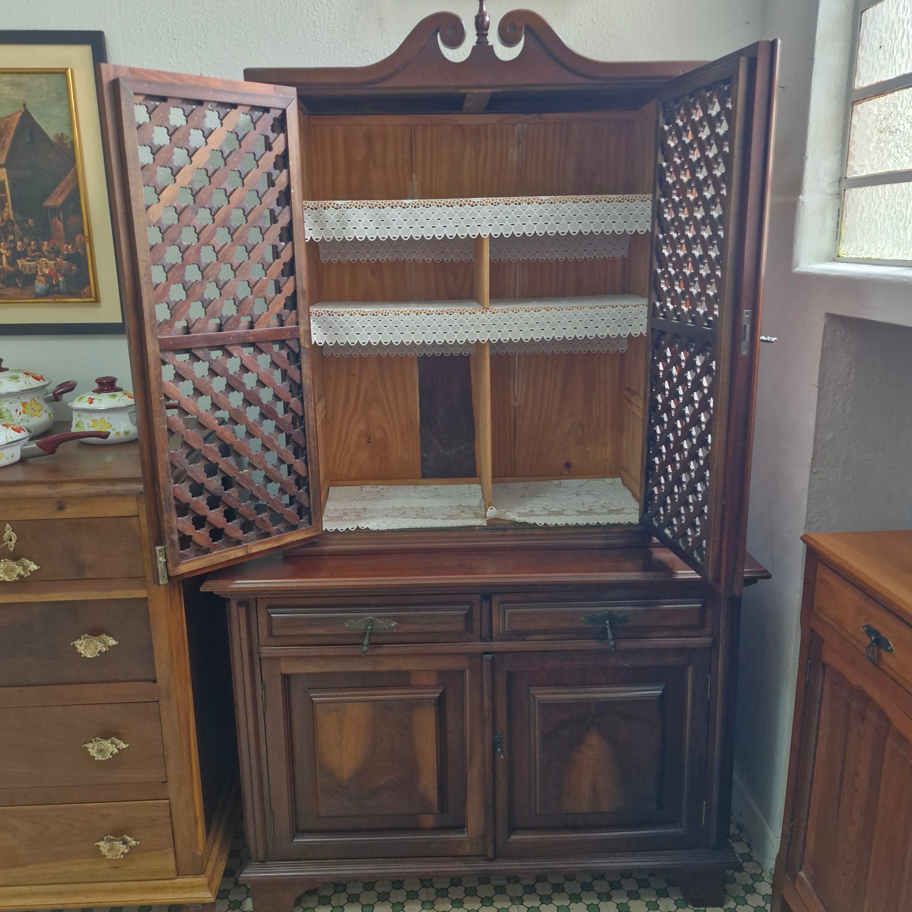 Armário Arca Oratória com porta em Treliça 