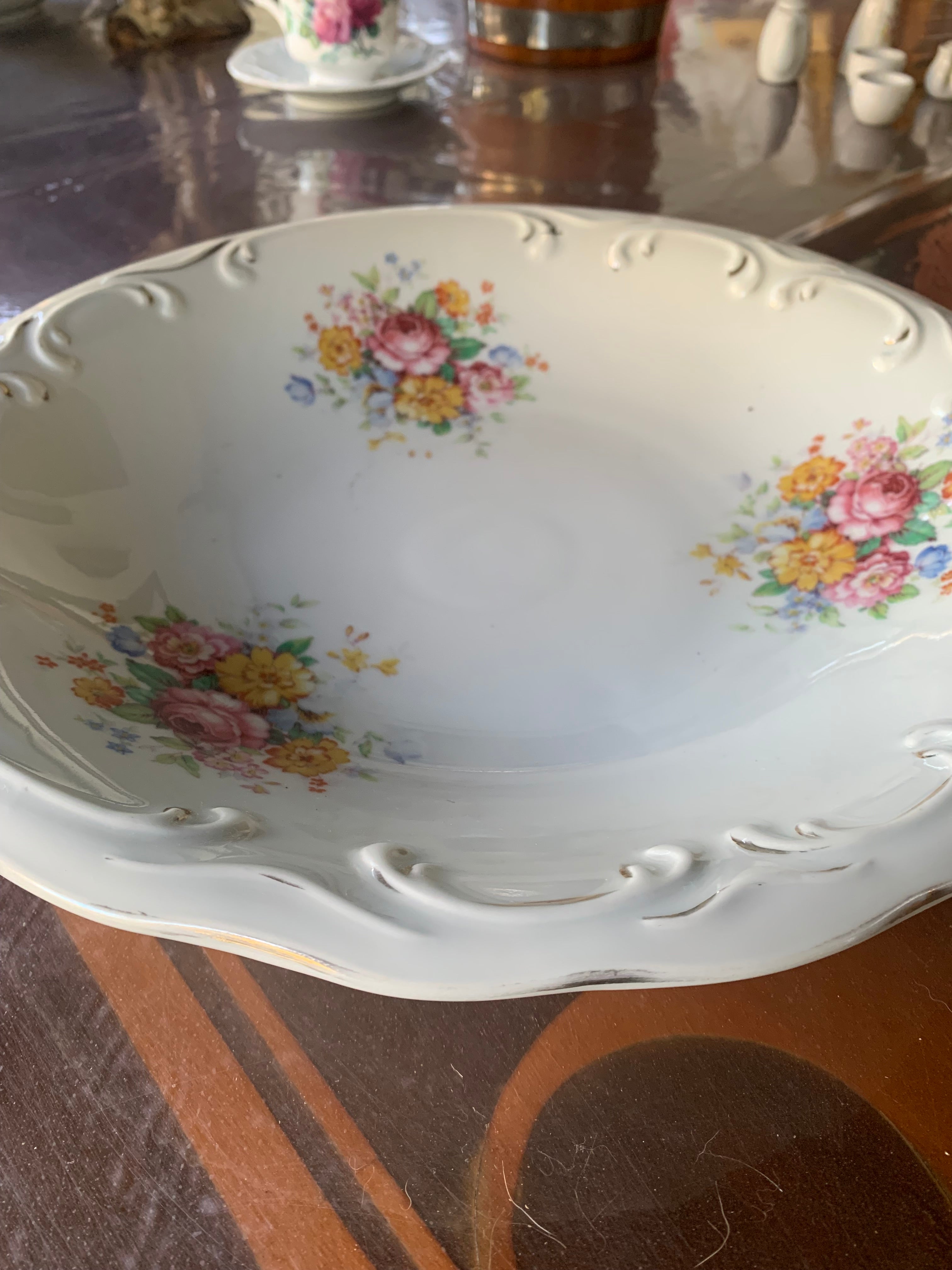 Grande e muito antiga travessa funda porcelana Schimdt com motivos florais 
