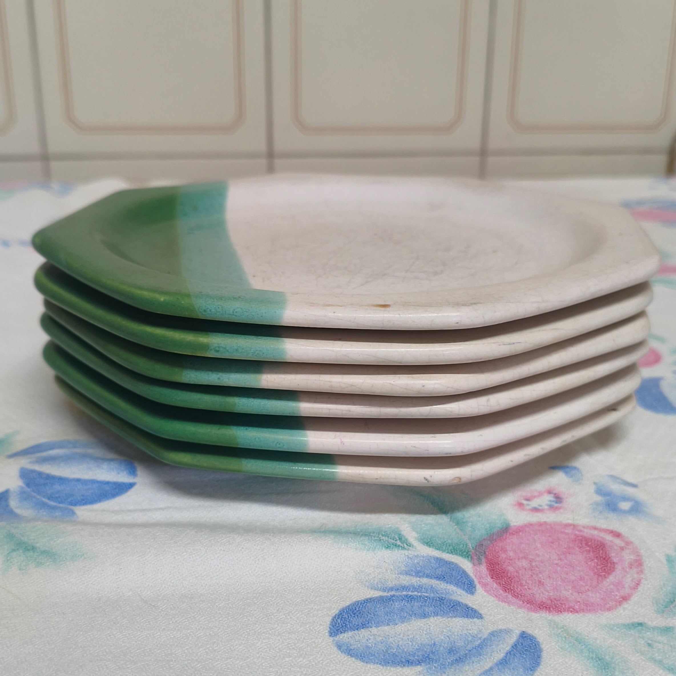 Jogo Prato de Bolo + Pratos de Sobremesa em Cerâmica