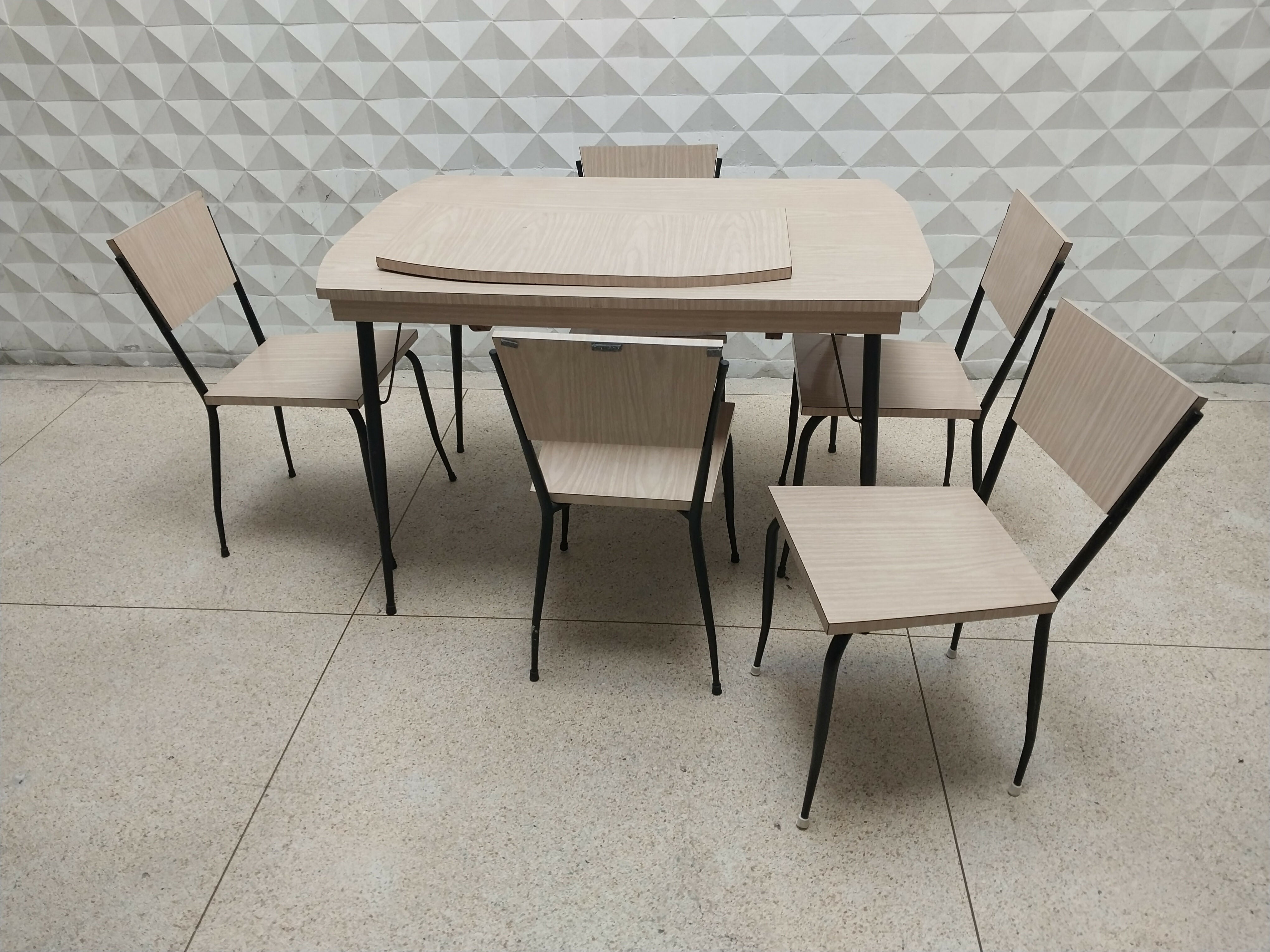 Mesa de Cozinha com 4 Cadeiras Anos 60 em Fórmica