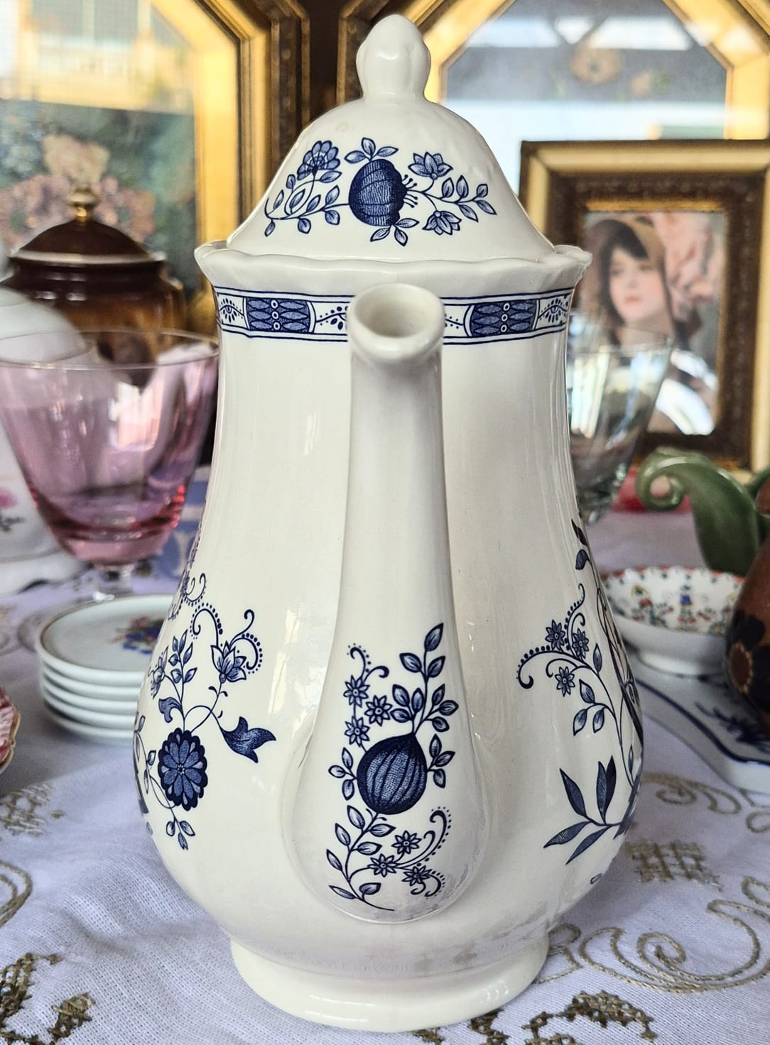 Bule em faiança inglesa Royal Tudor by Grindley of Stoke padrão Blue Onion.  Impecável.