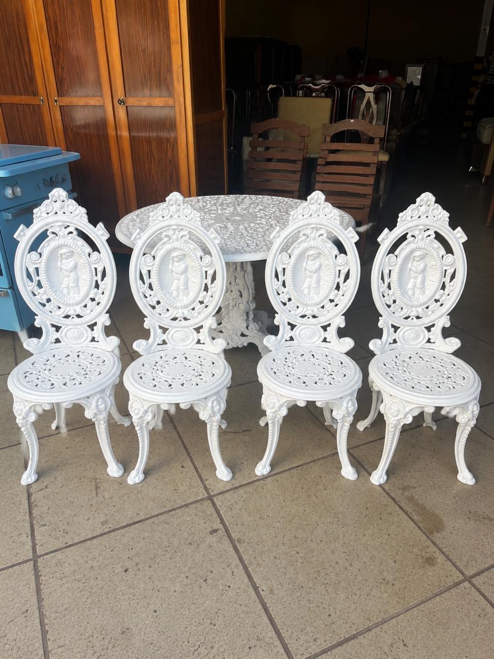 CONJUNTO DE FERRO FUNDIDO BRANCO DE 80 ANOS RESTAURADO