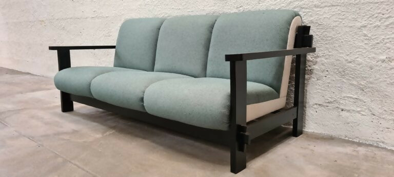 Sofá anos 70 em madeira imbuia ebanizada (todo restaurado!}