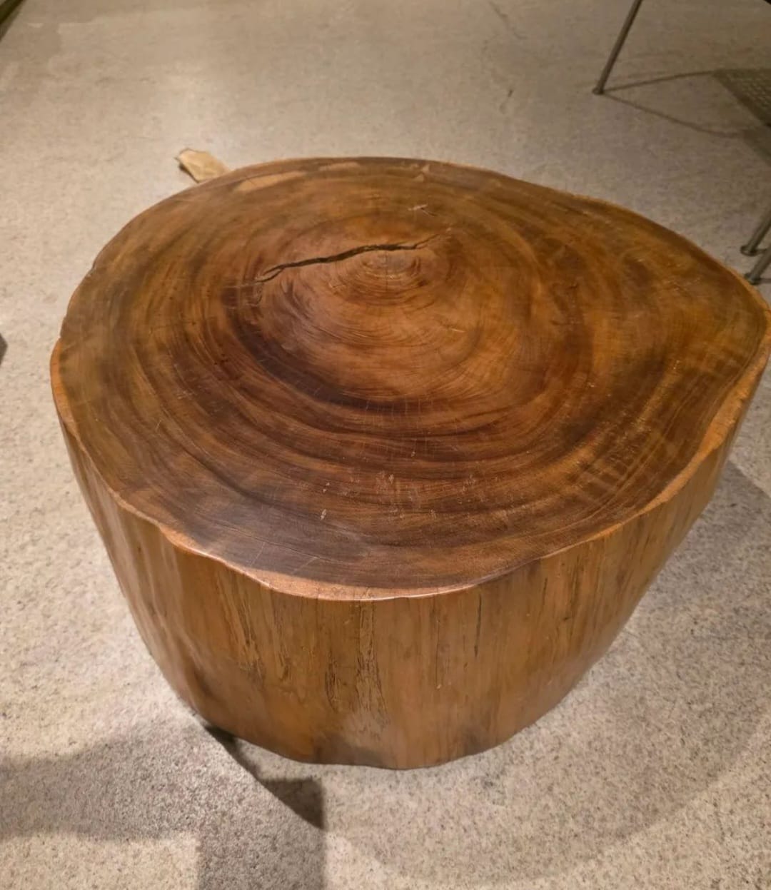 Mesa de Centro ou Lateral rústica (tora/tronco maciço de madeira) 