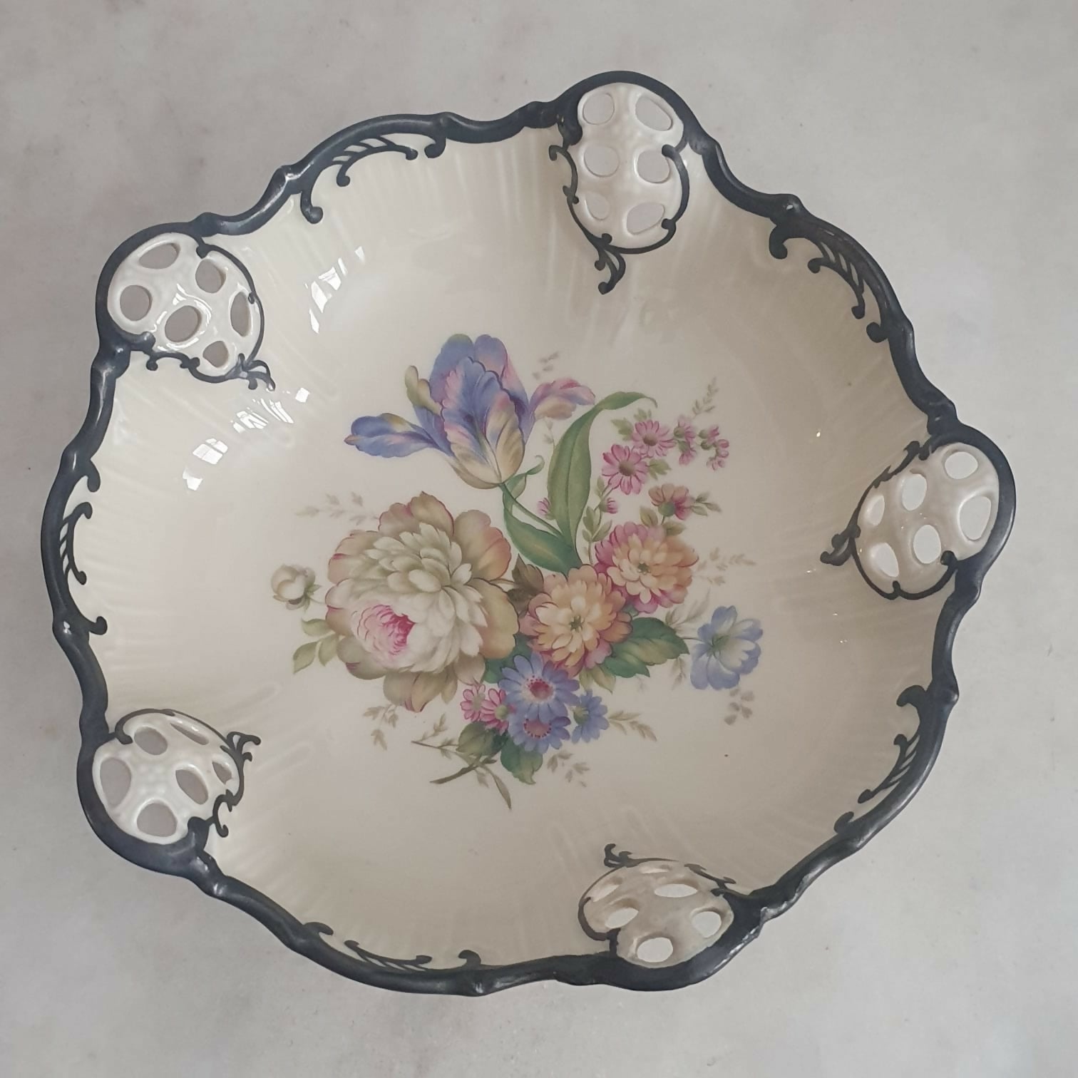 Maravilhoso centro de mesa antigo em porcelana alemã Rosenthal, modelo Molière.