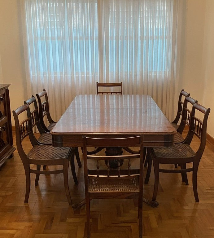 Mesa em jacarandá com 8 cadeiras assento palha da india, perfeito estado!