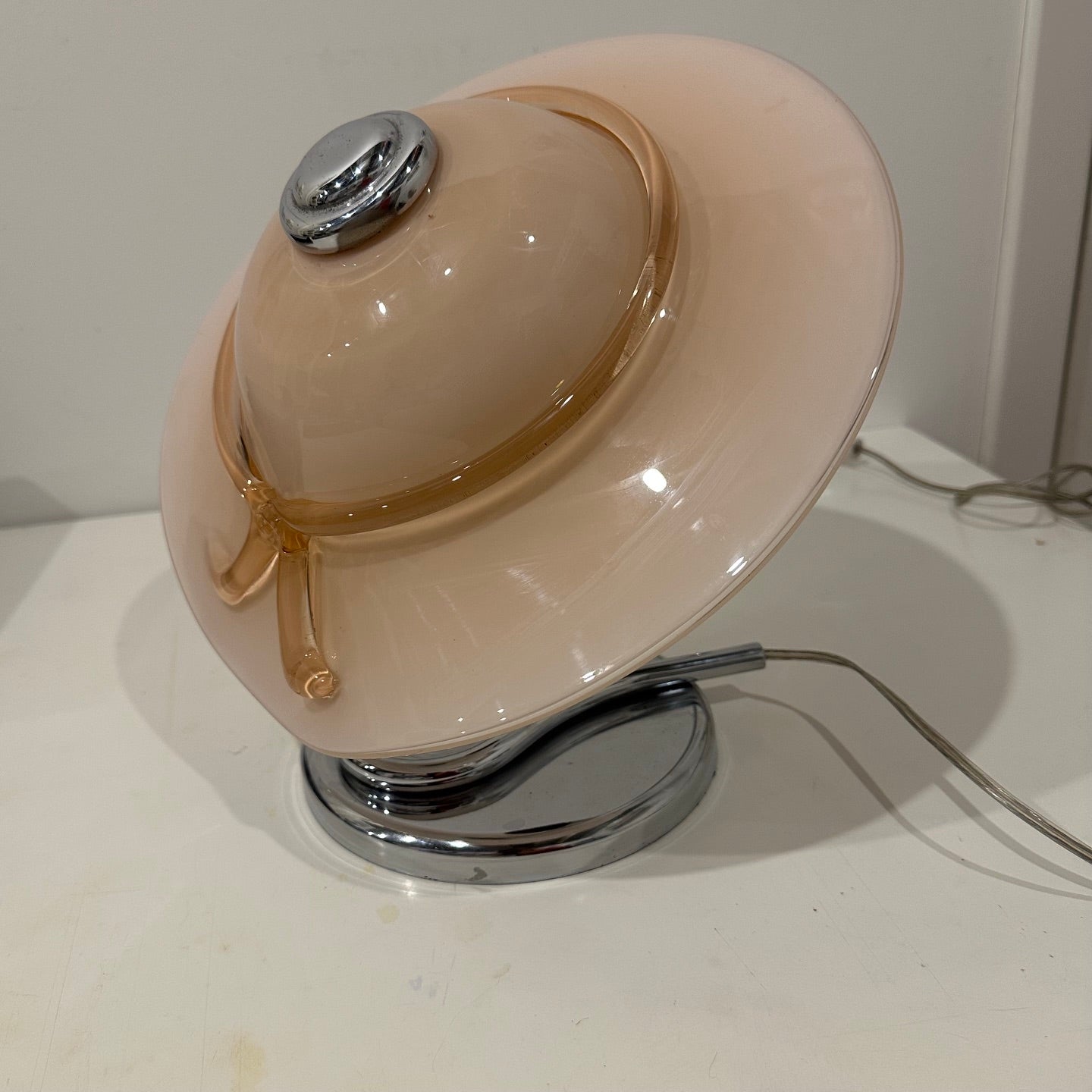 Abajur vintage período Space Age em Murano rosa claro com formato de chapéu 