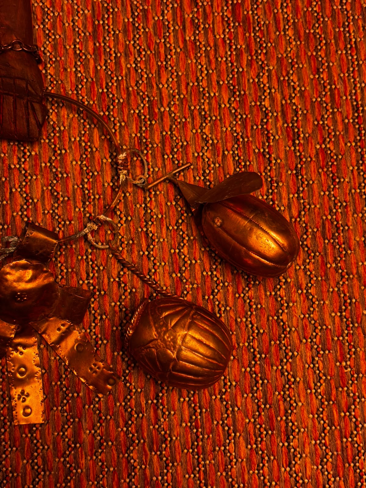 Balangandã com Figa em Madeira e Amuletos