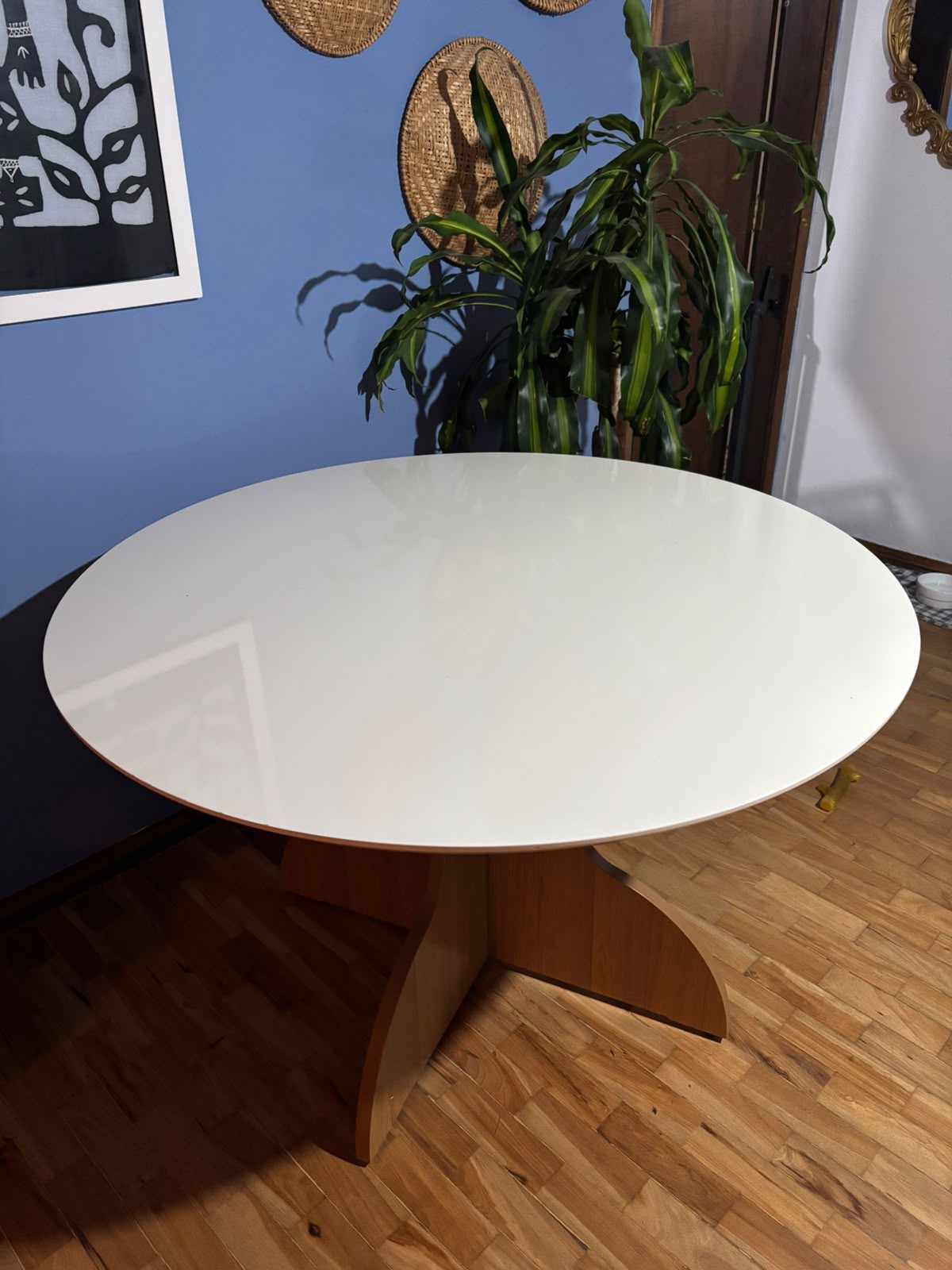 Mesa de jantar redonda com tampo em laca - 1,20m