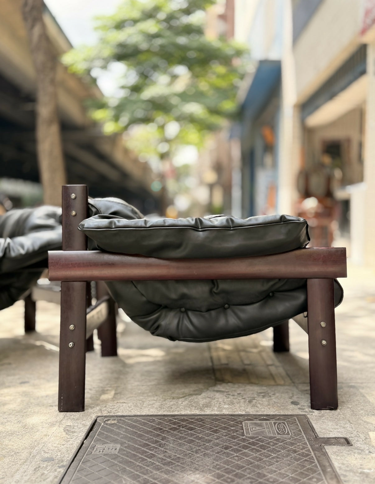 Par de Poltronas MP-41 em couro