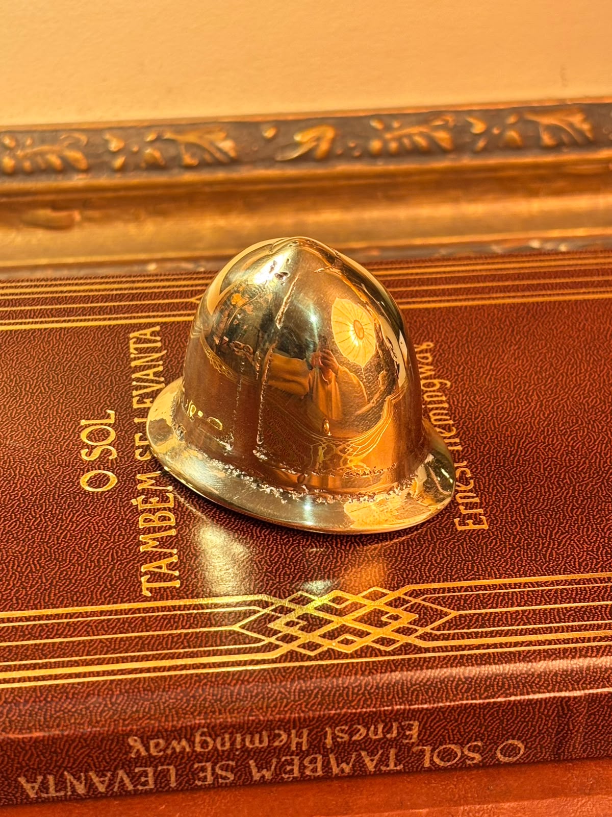 Abridor Vintage Colecionável Em Bronze Polido Formato De Chapéu