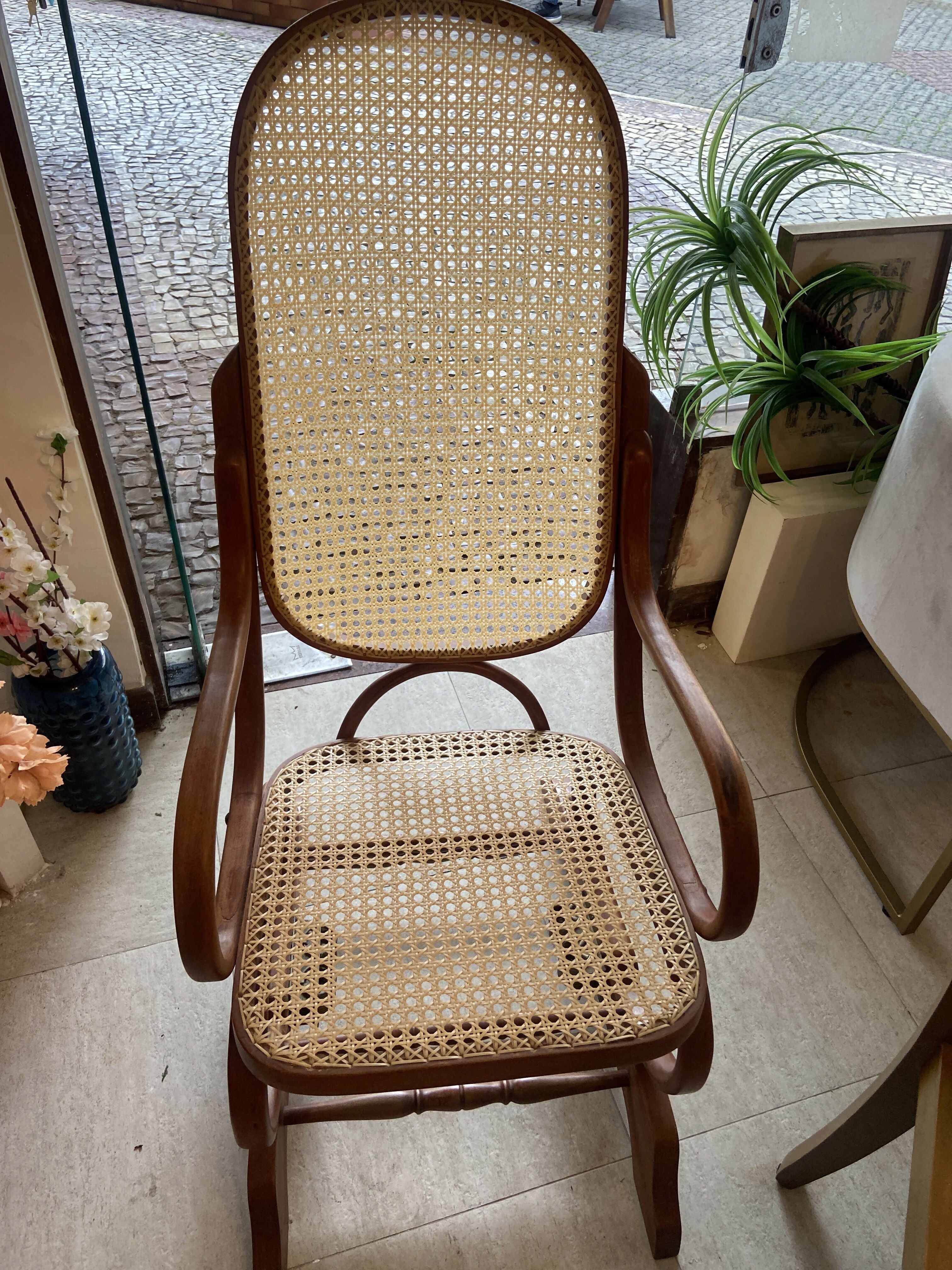 CADEIRA DE BALANÇO MOLA PALHINHA THONET