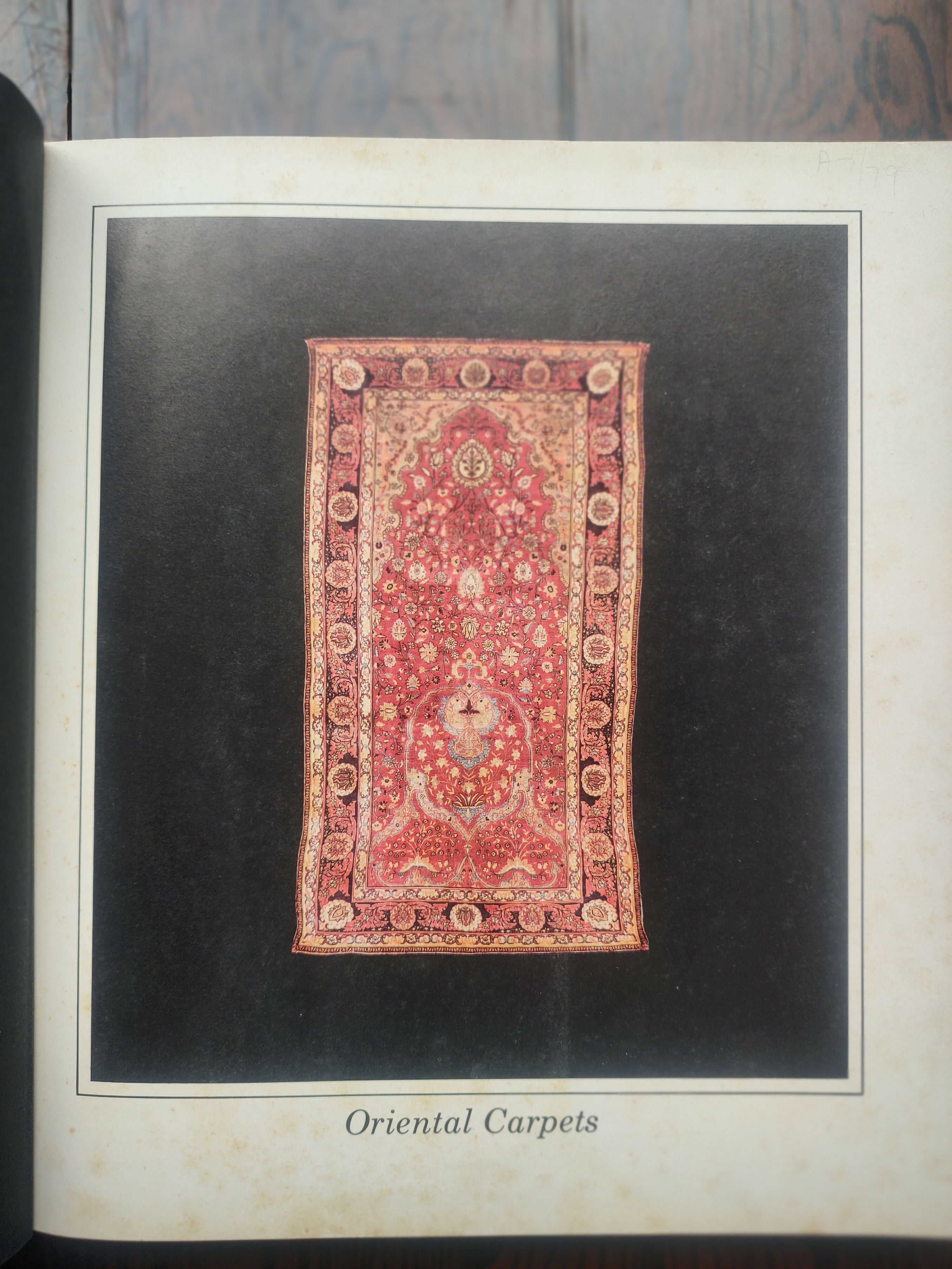 Raro e Antigo Livro &quot;Oriental Carpets&quot; de Ulrich Schürmann