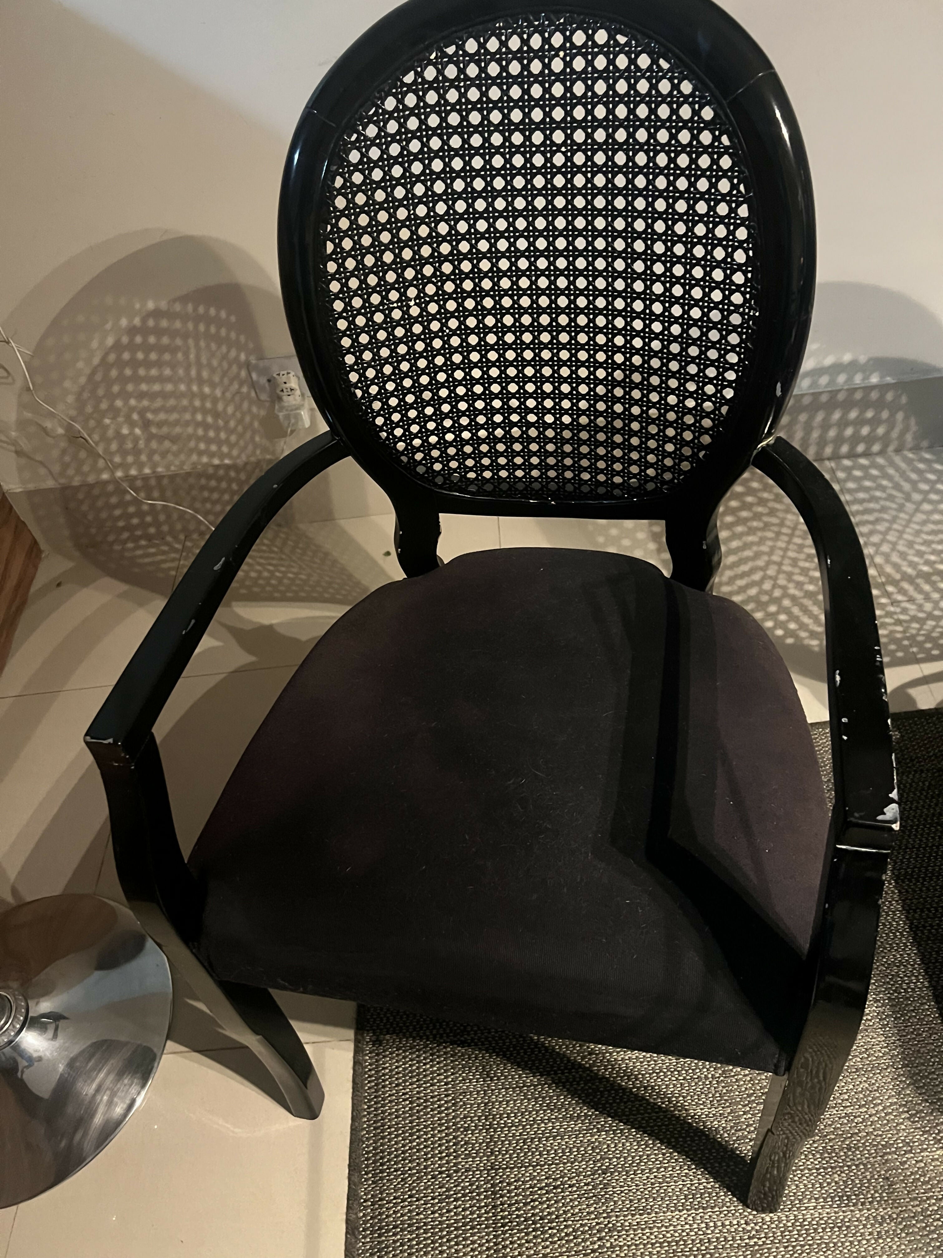 Conjunto com 8 cadeiras medalhão em palhinha e suede