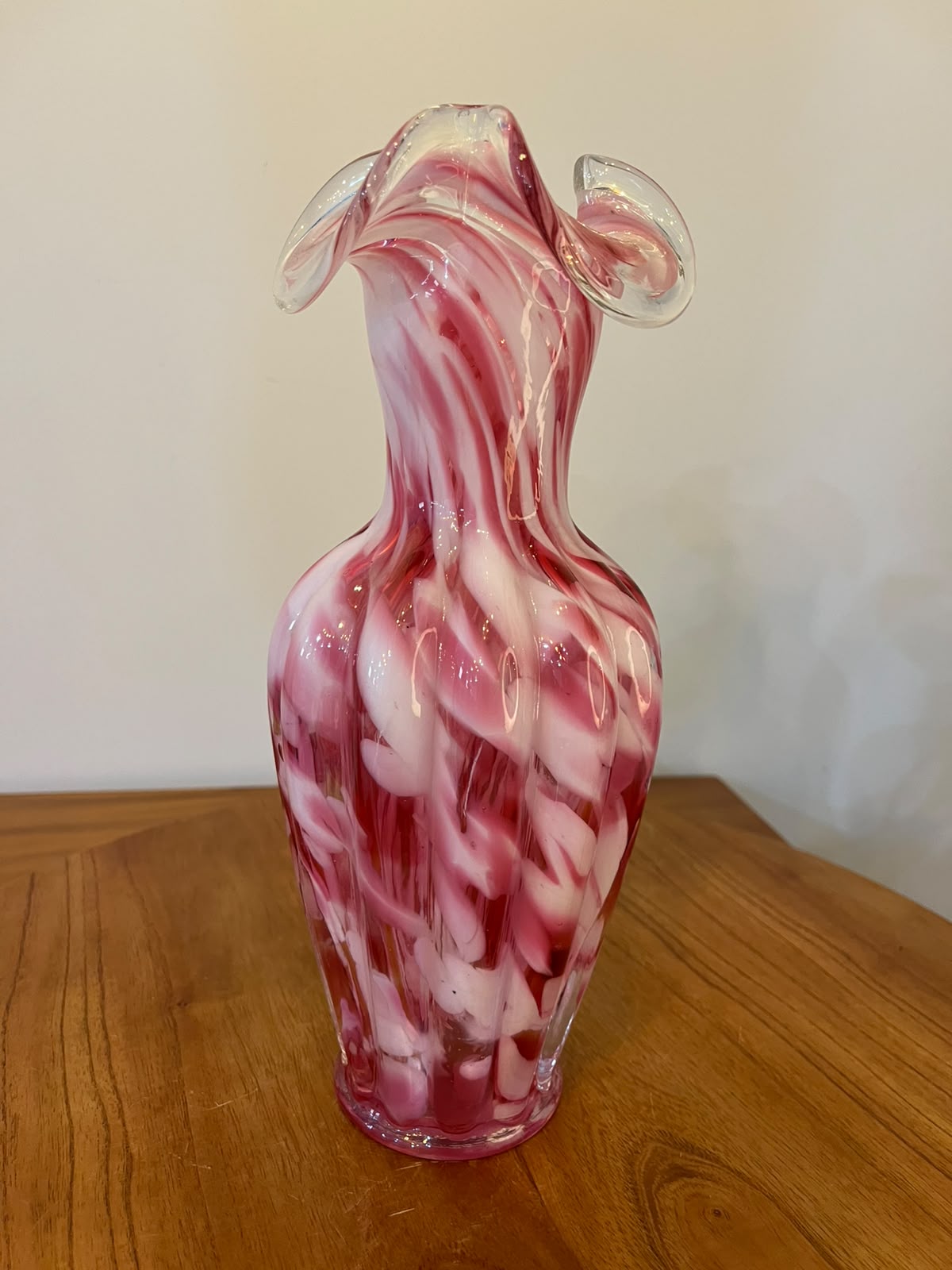 Vaso em vidro artístico tipo Murano em tons de rosa e branco – 31 cm
