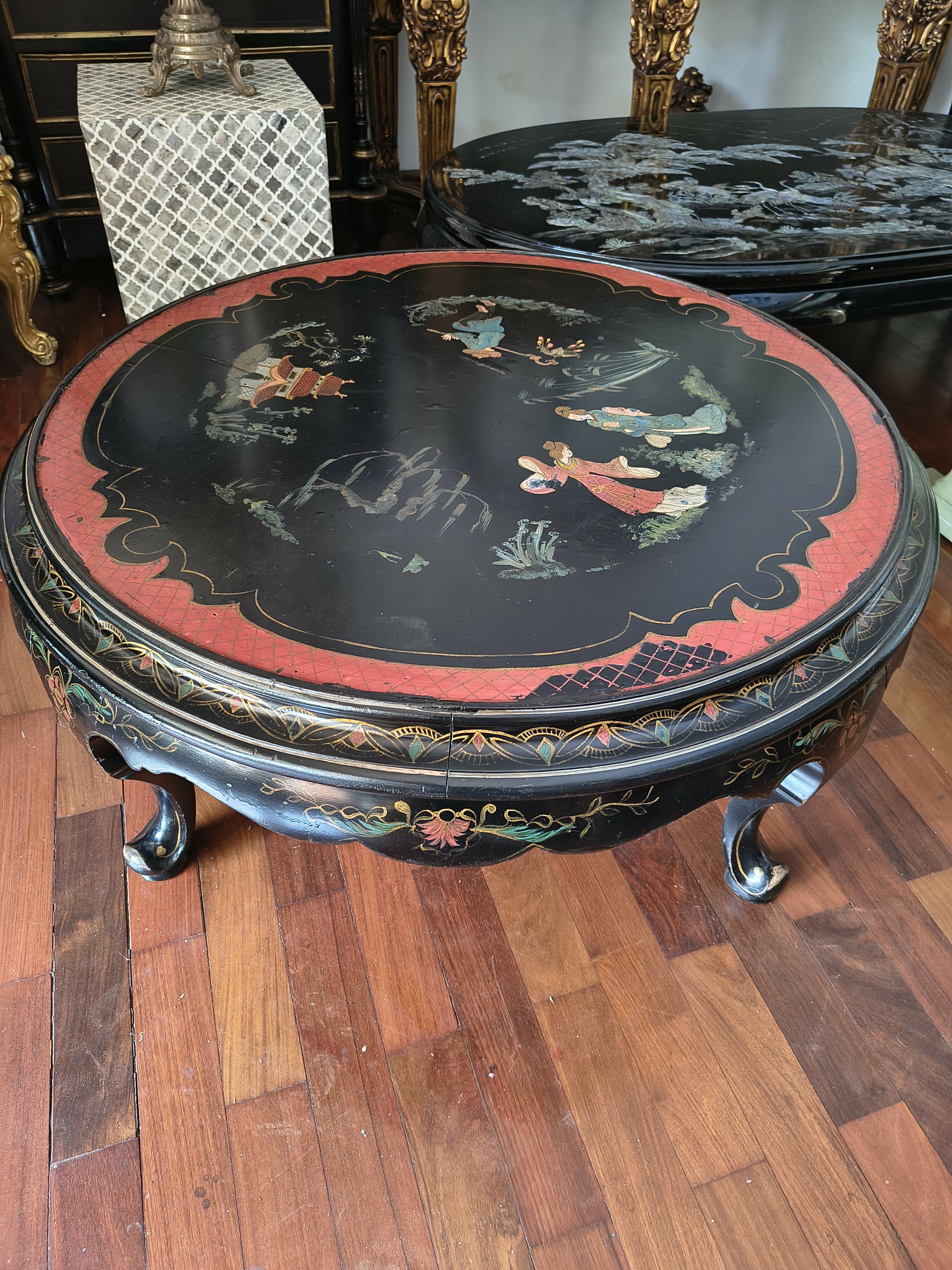 Mesa de centro redonda Chinoiserie em Laca Negra
