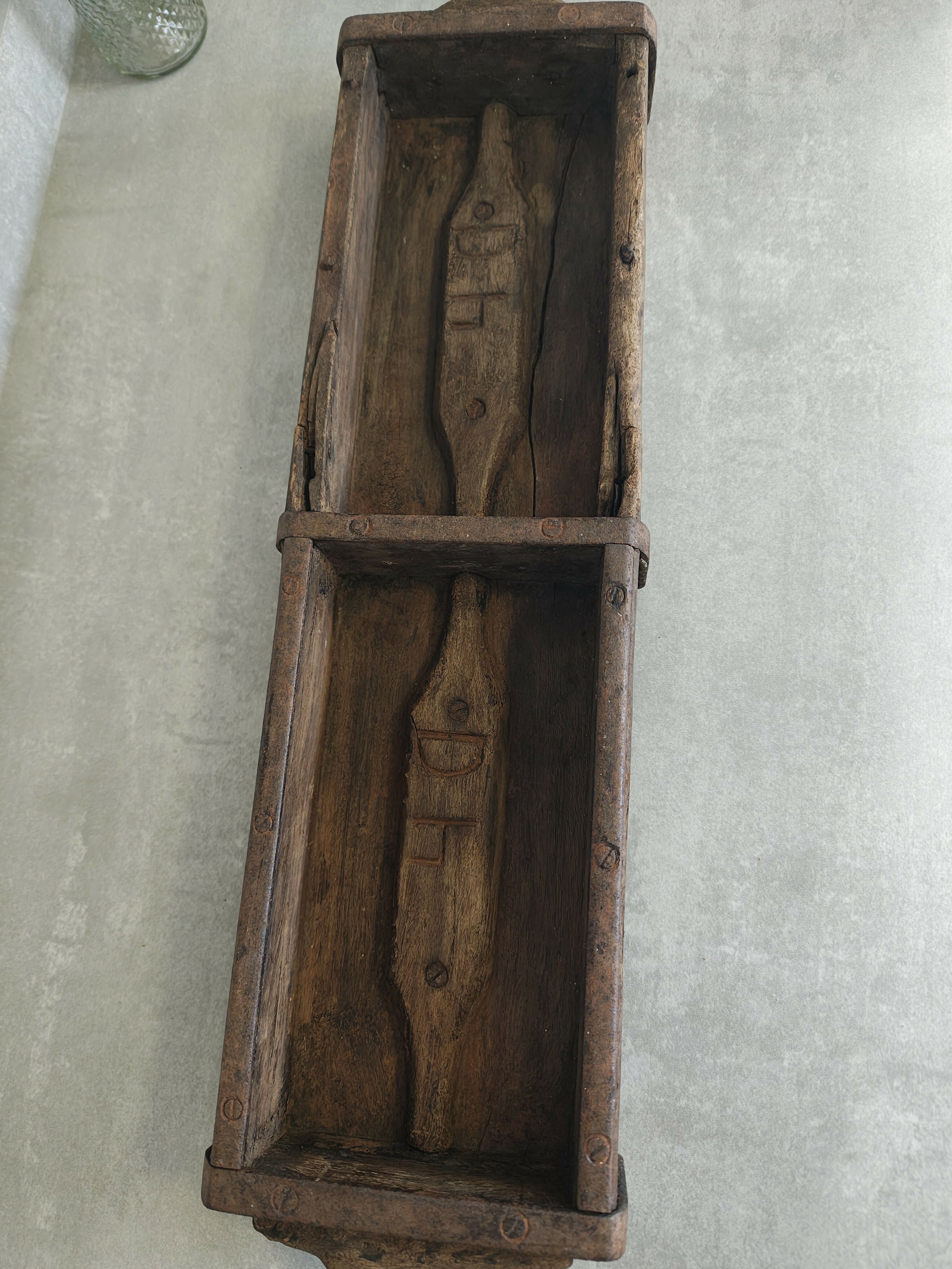 Forma de tijolo antigo em madeira