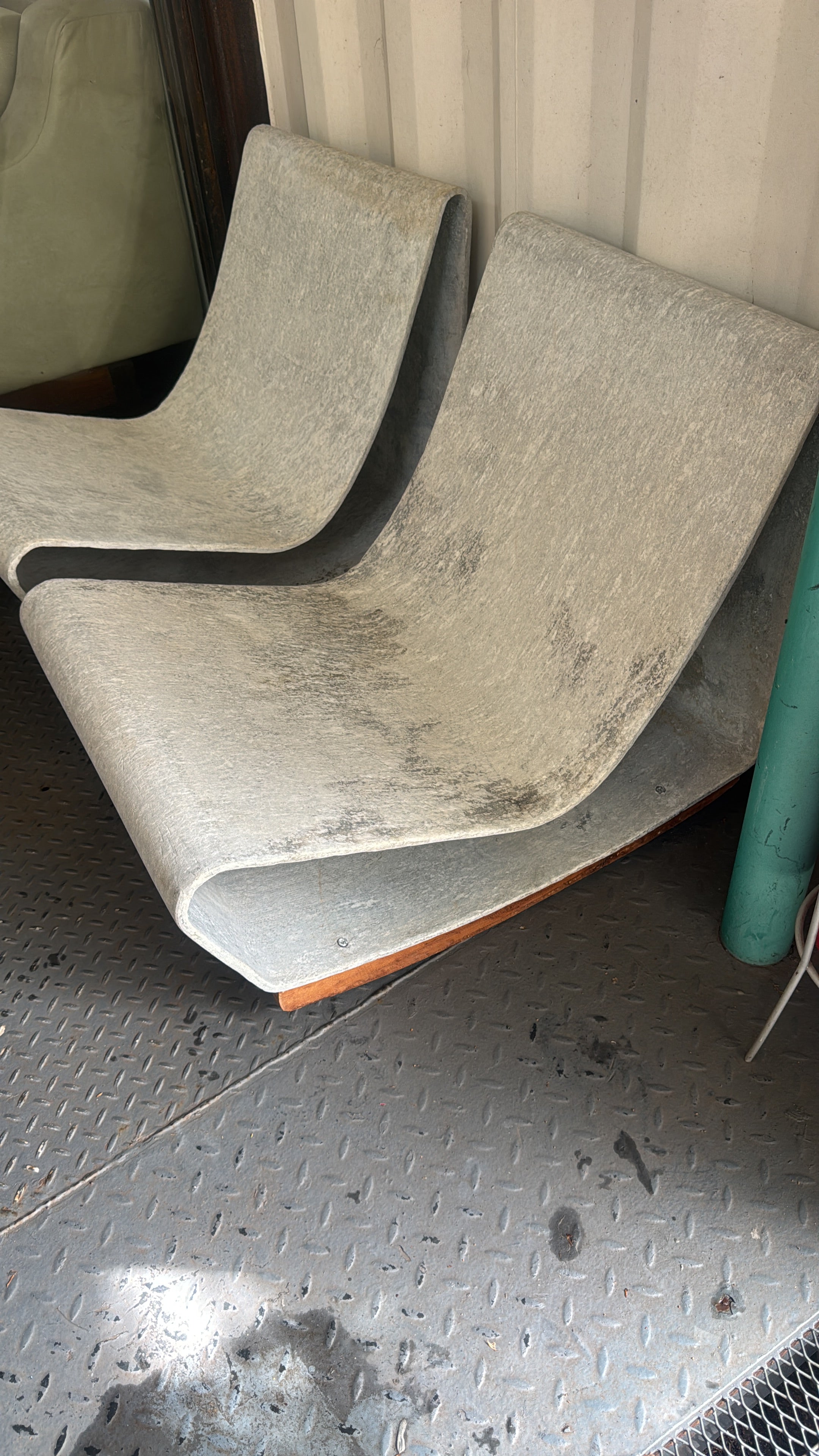 Par de Poltronas Loop Chair Willy Ghull