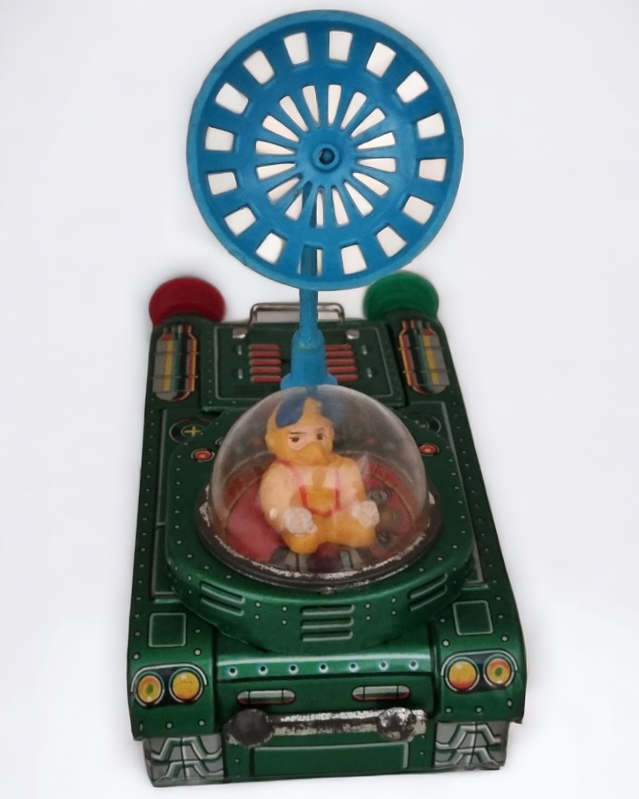 Antigo brinquedo de lata ´´Space tank``.