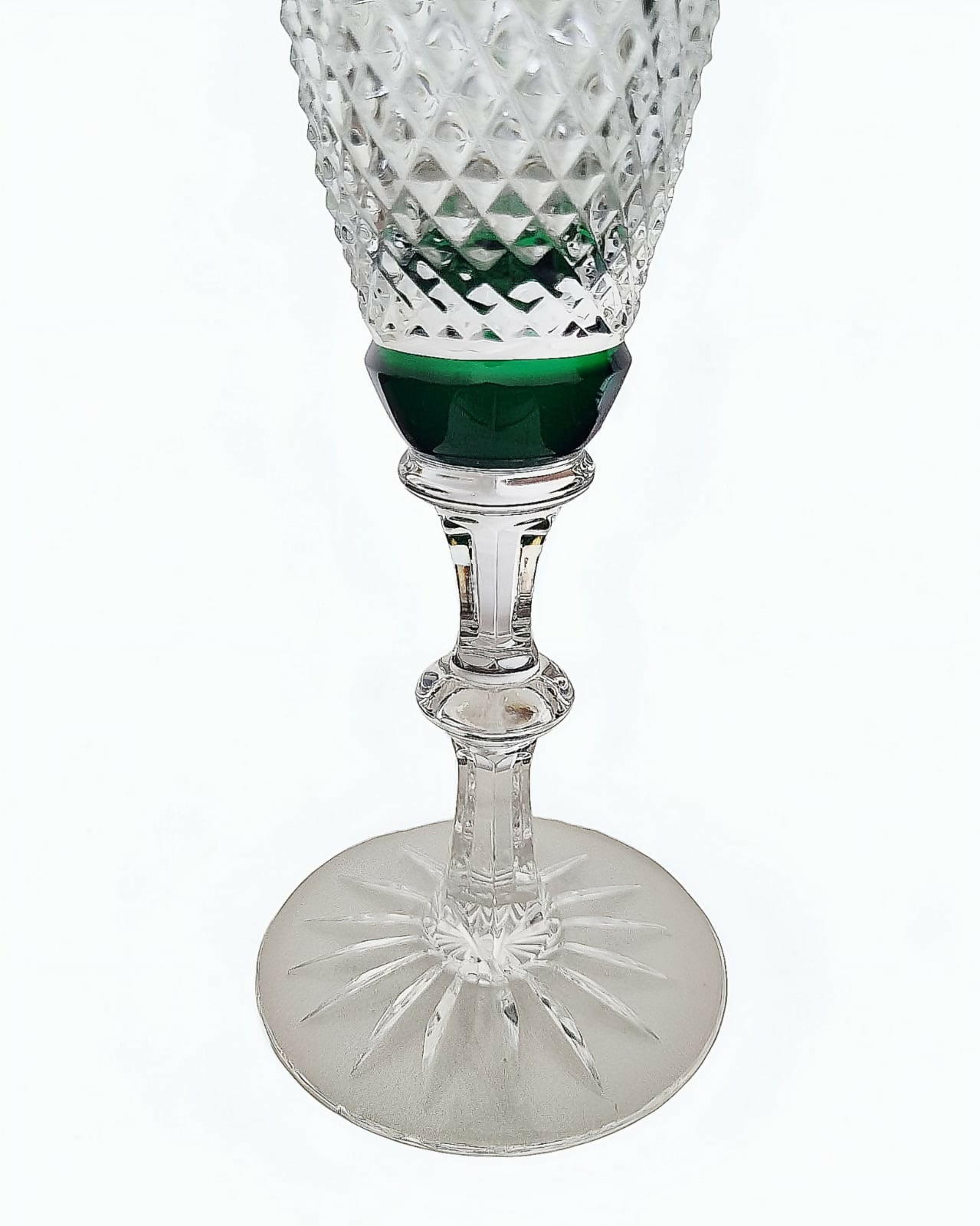 Taça vintage de coleção em cristal verde da boemia.