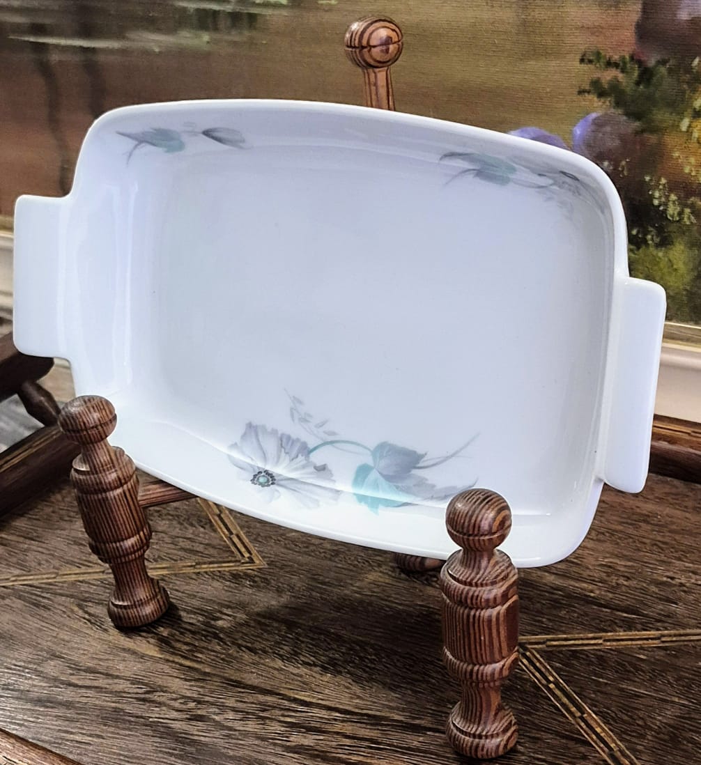 Conjunto, lindíssimo e impecável,  em porcelana alemã centenária Thomas Bavaria, anos 30, hoje: Rosenthal. 27 peças.