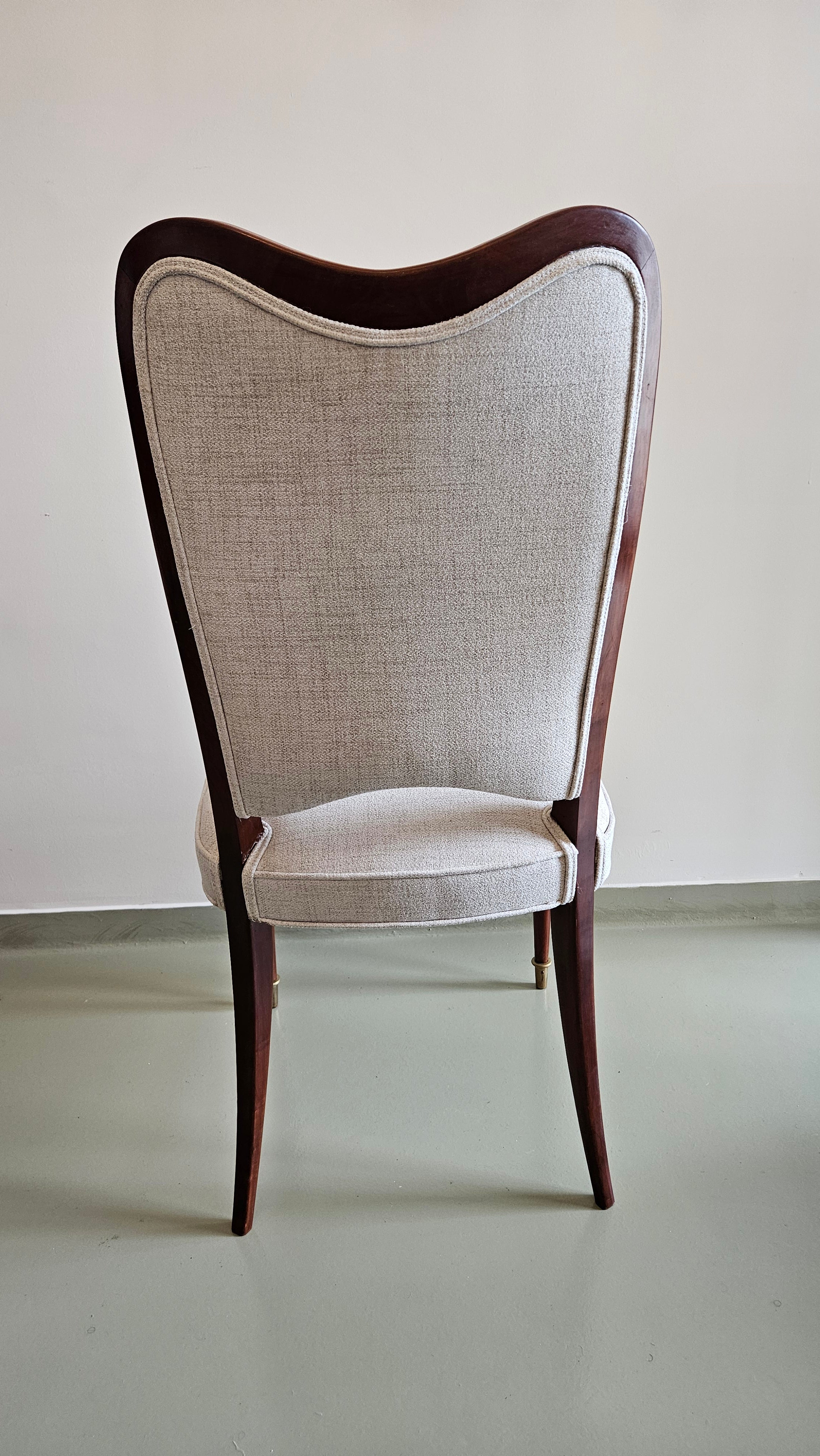 QUARTETO CADEIRAS GIUSEPPE SCAPINELLI ANOS 50 EM CAVIÚNA E ESTOFADO EM LINHO OFF WHITE 