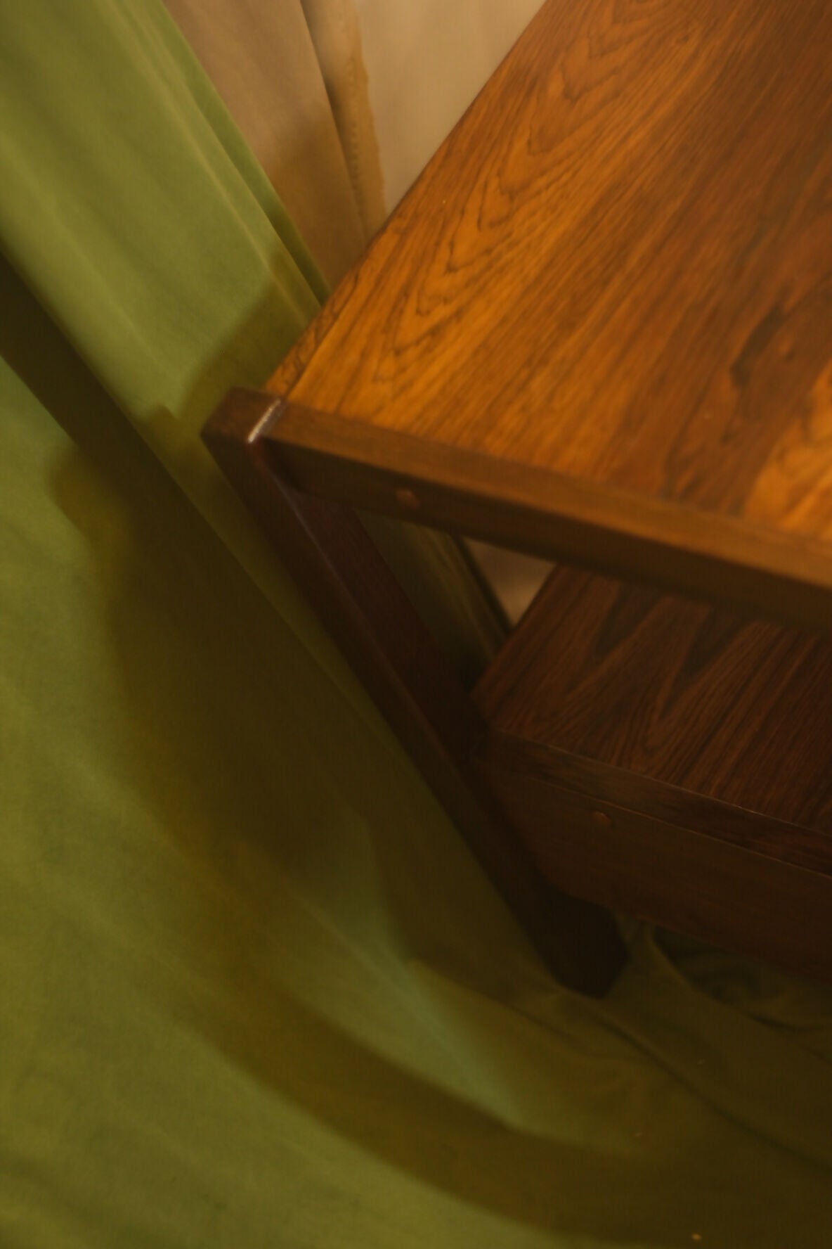 MESINHA AUXILIAR DE CANTO