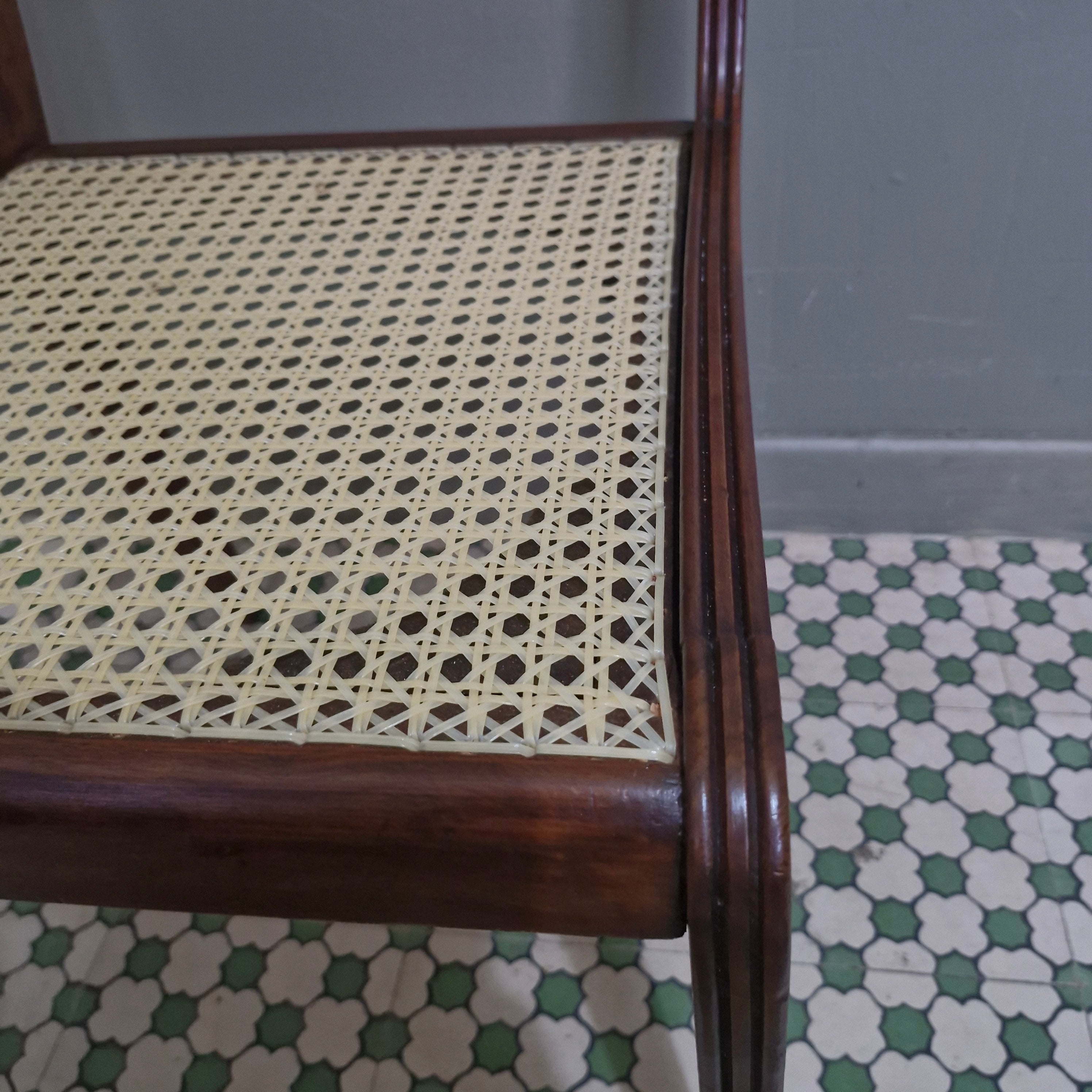 Conjunto com 6 Cadeiras estilo colonial em madeira e assento em palhinha - restauradas 