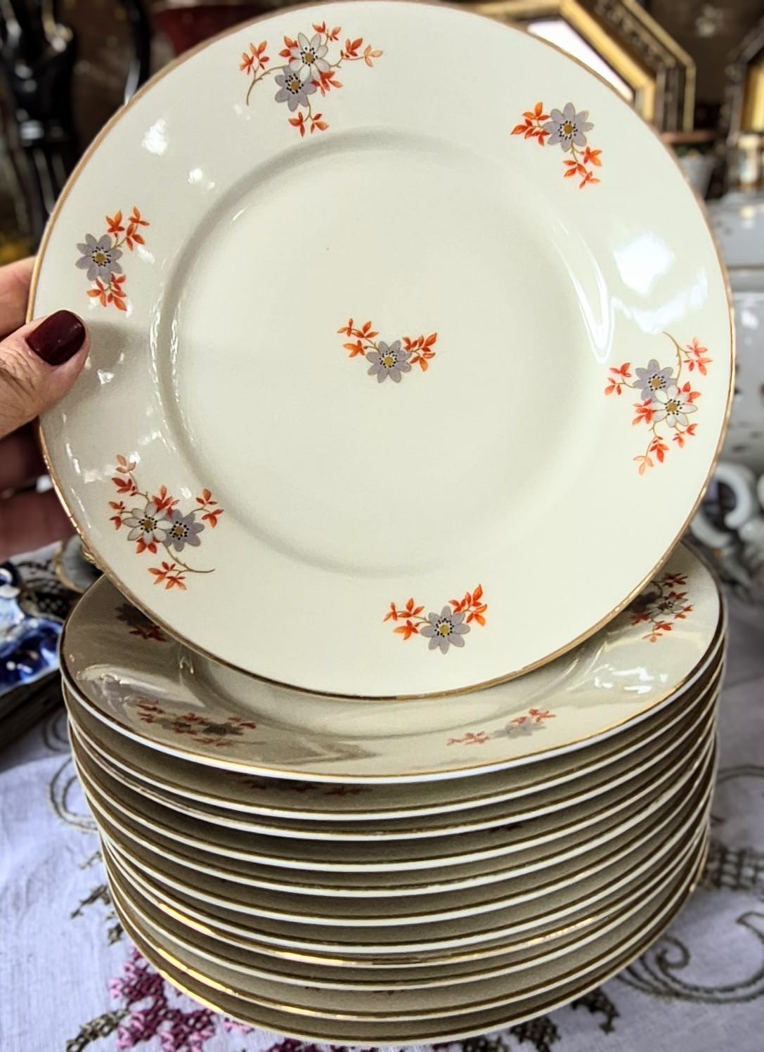 Conjunto de 24 pratos, raso e sobremesa,  em porcelana vintage fina Jean Haviland