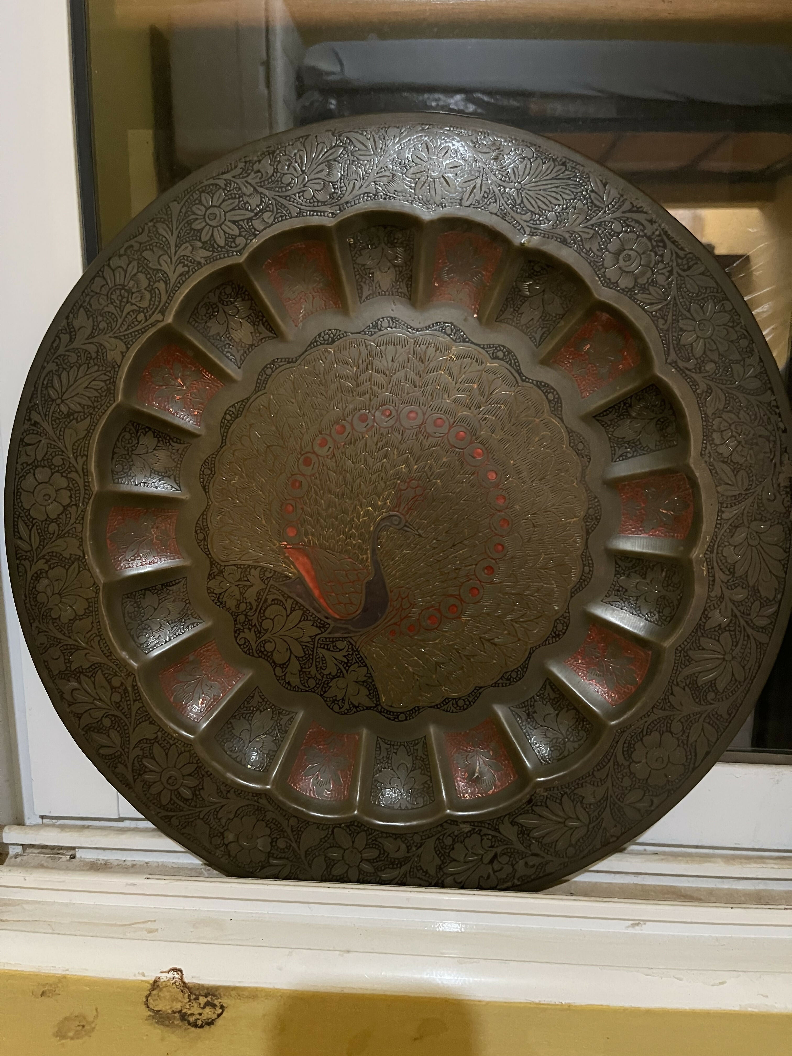 Prato Decorativo em Latão Dourado Pavão da Fortuna